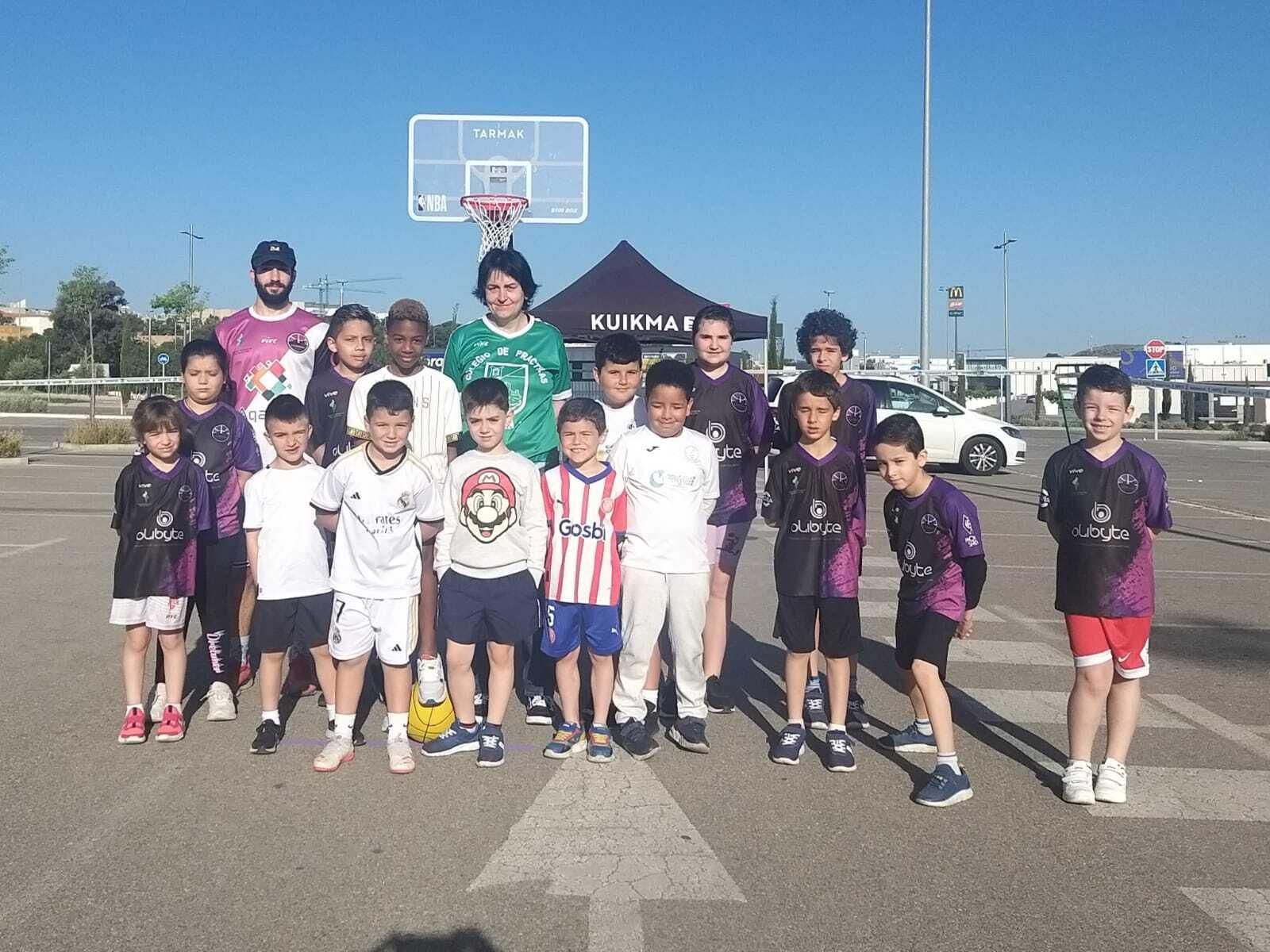 En imágenes: basket solidario de la mano del CD Bulevar en favor de ALES