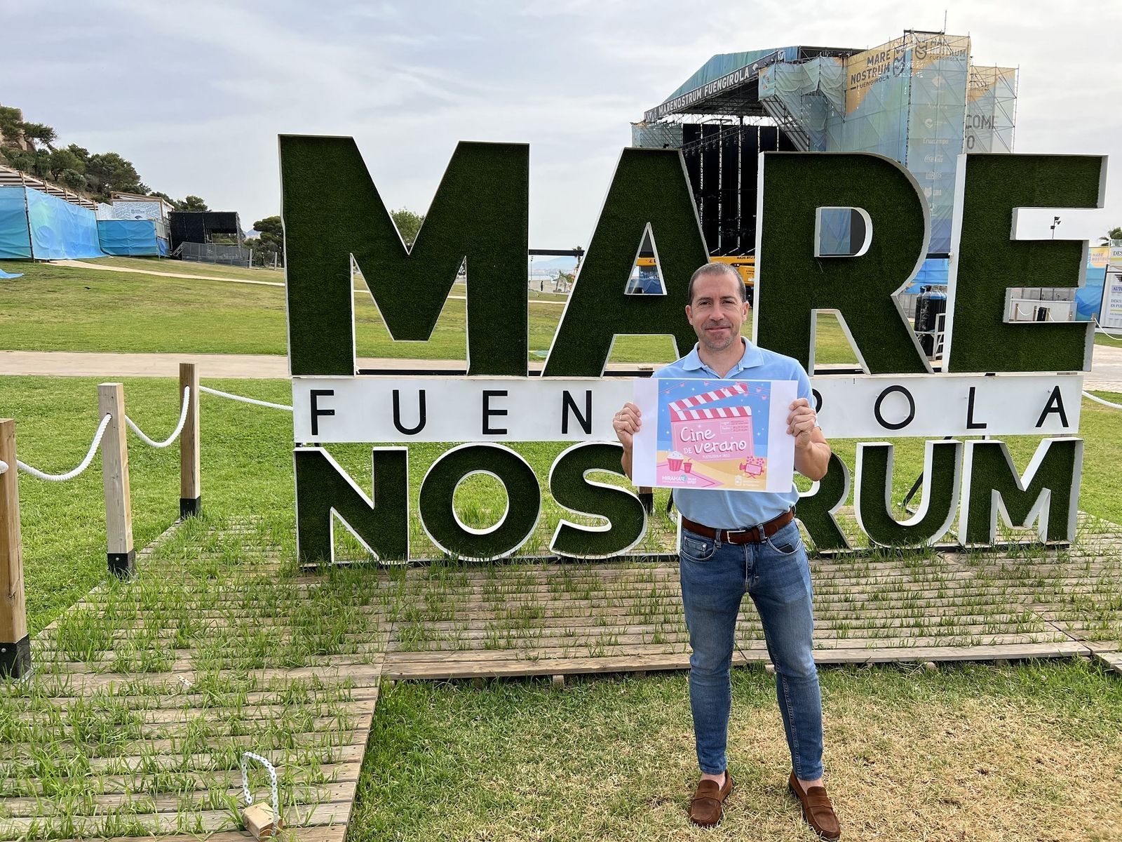 Concejal de Playas de Fuengirola, Javier Hidalgo en la presentación del Cine de Verano del recinto de Marenostrum.