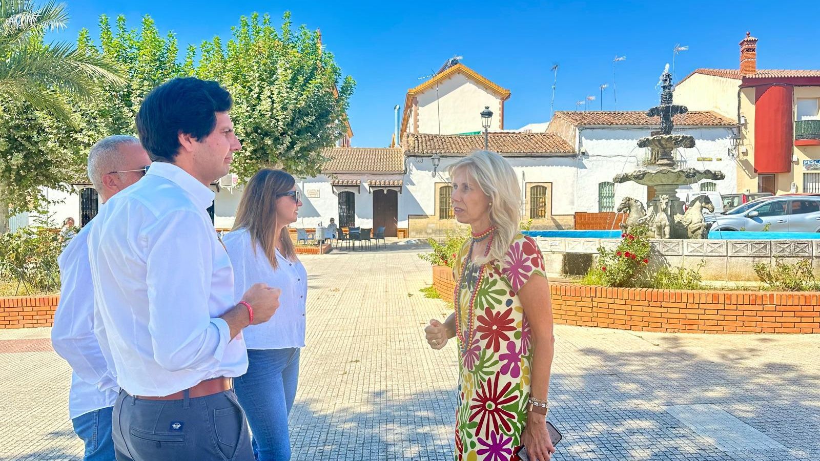 Visita de Diego Carrasco y María José Rico a los lugares de Calañas donde se han realizado actuaciones.