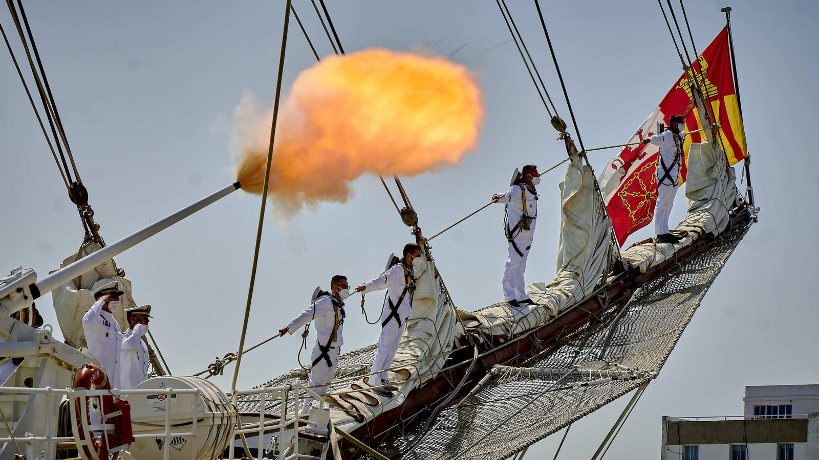 Recibimiento al buque escuela de la Armada española 'Juan Sebastián de Elcano'