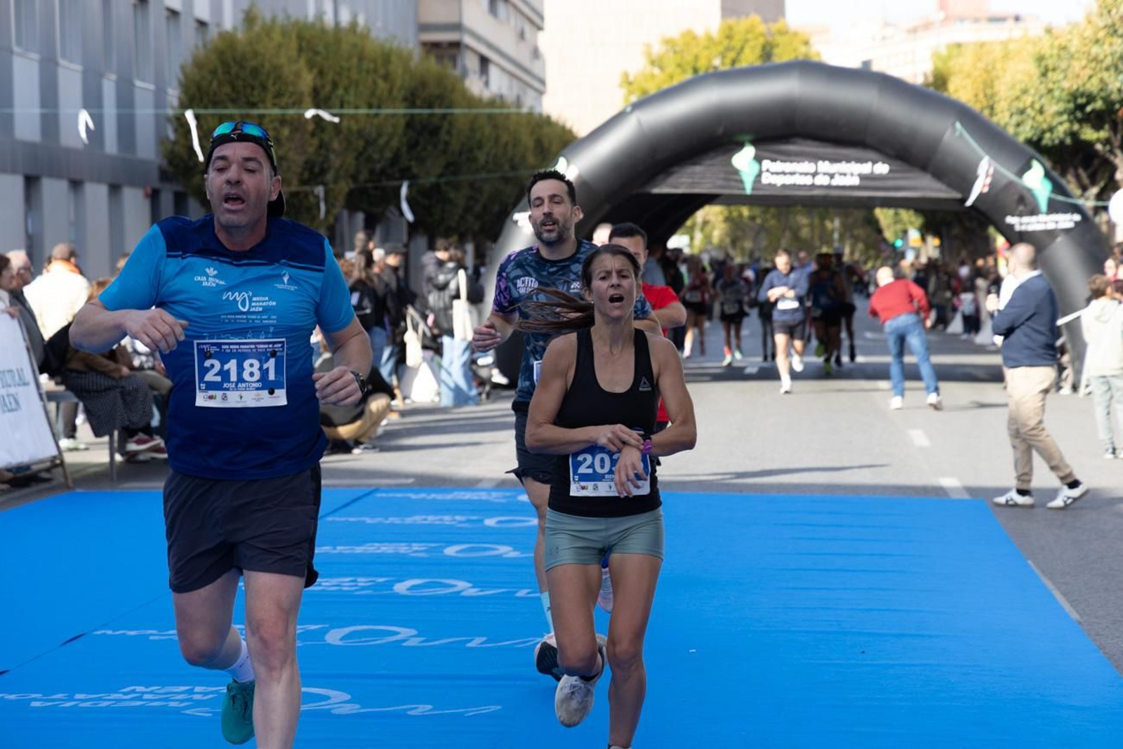 En imágenes: multitudinaria e histórica XXIX Media Maratón 'Ciudad de Jaén' y 10k en memoria de Paco Manzaneda