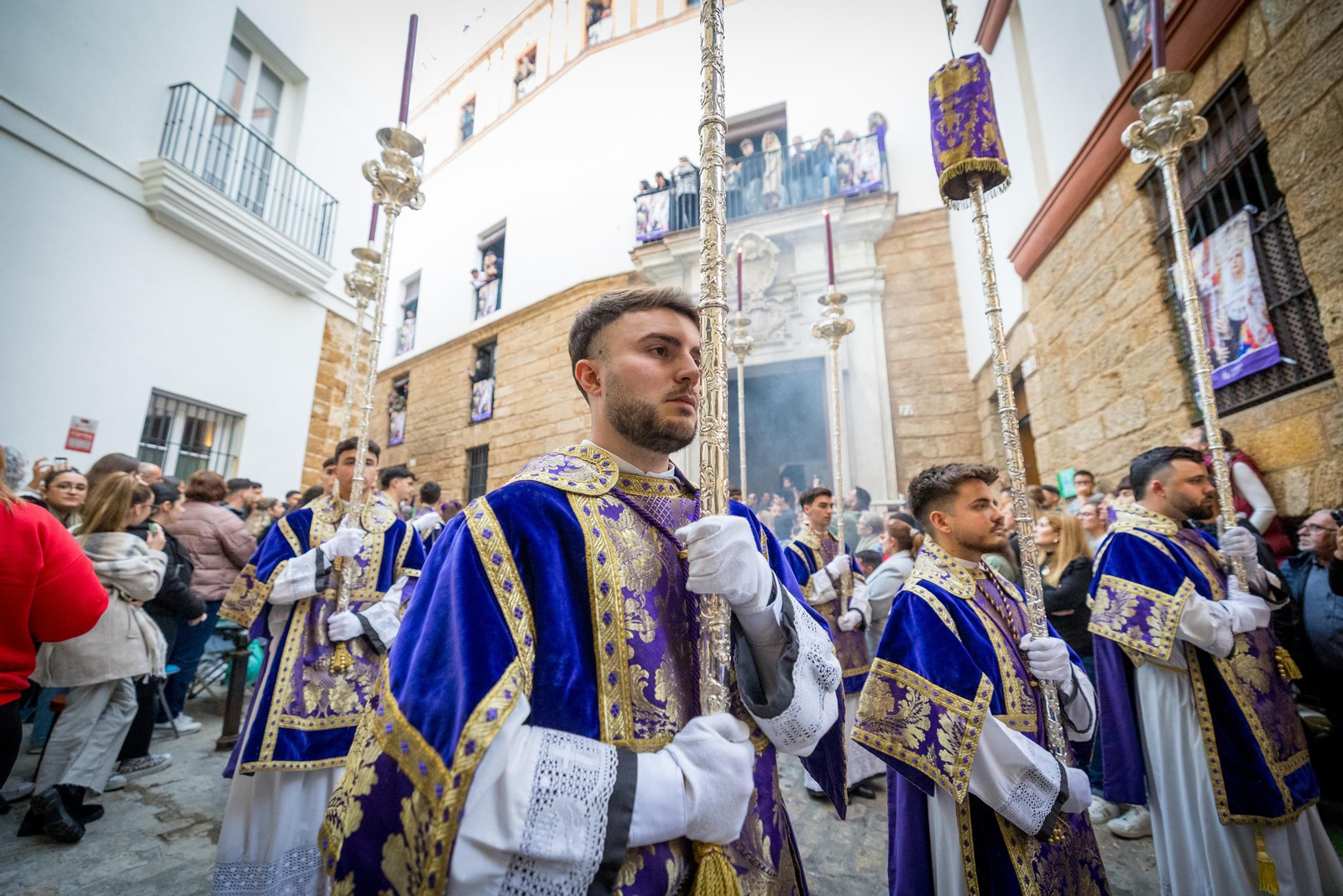 Imágenes de la salida del Nazareno en la Semana Santa de Cádiz 2025