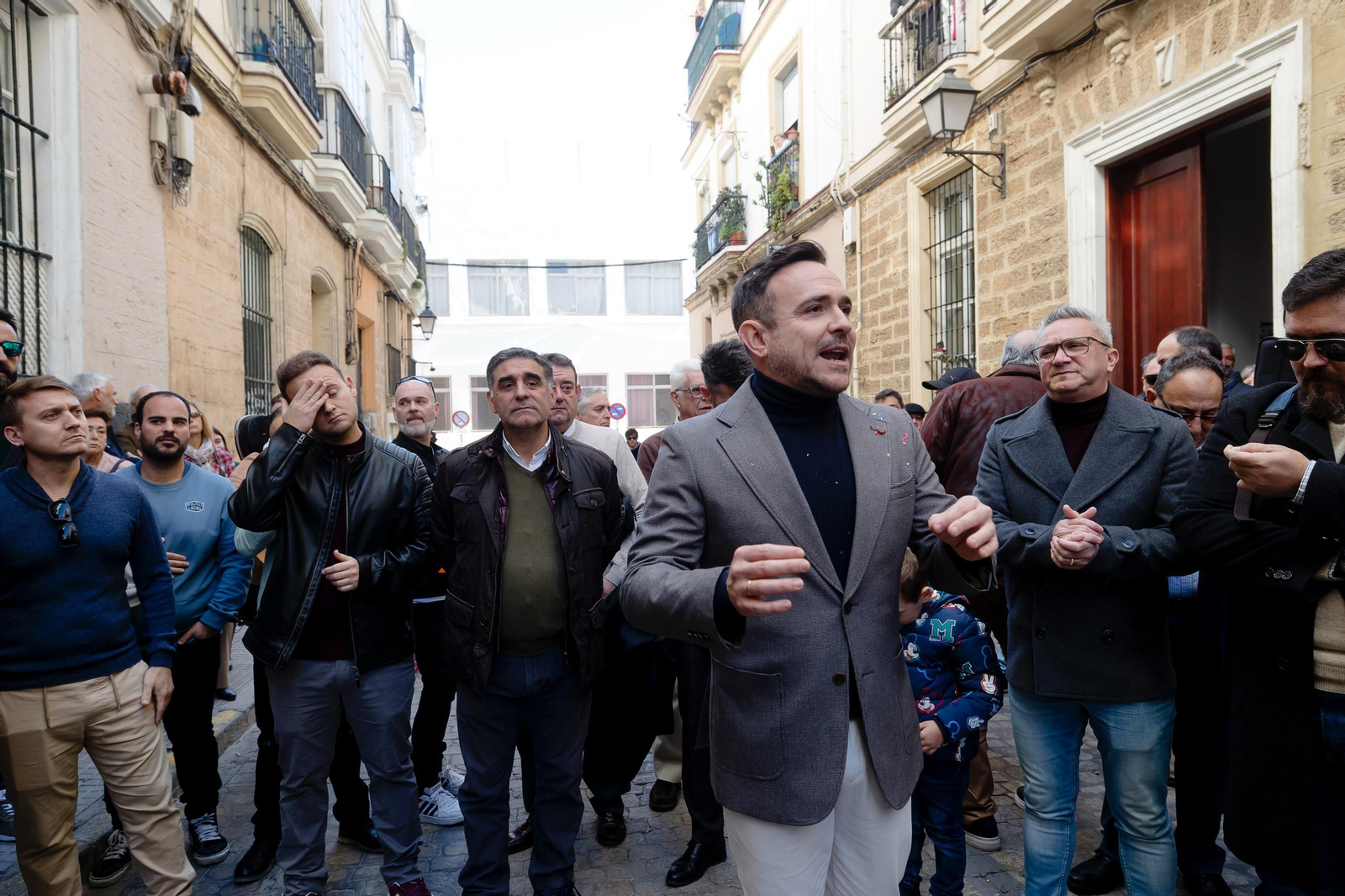 Imágenes del coro de Julio Pardo, en el descubrimiento de la placa en la casa natal del corista Imágenes del coro de Julio Pardo, en el descubrimiento de la placa en la casa natal del corista