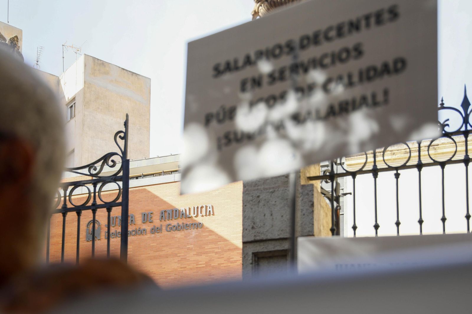 Las imágenes de la concentra para reclamar mejoras laborales para el personal funcionario de la Junta de Andalucía en Almería