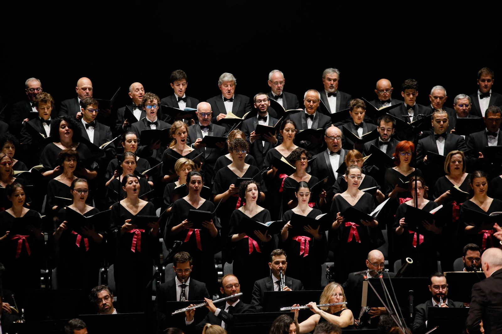 Imágenes de la novena Beethoven interpretado por la OCAL y Orfeón para Cajamar