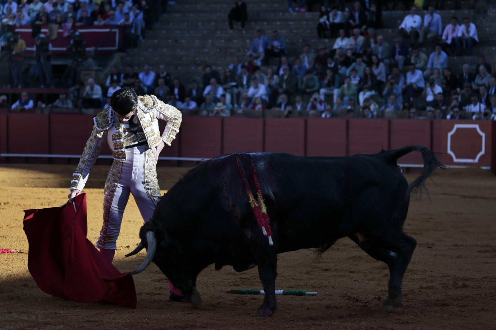 Las imágenes de la tercera del abono de los toros en la Maestranza  de Sevilla