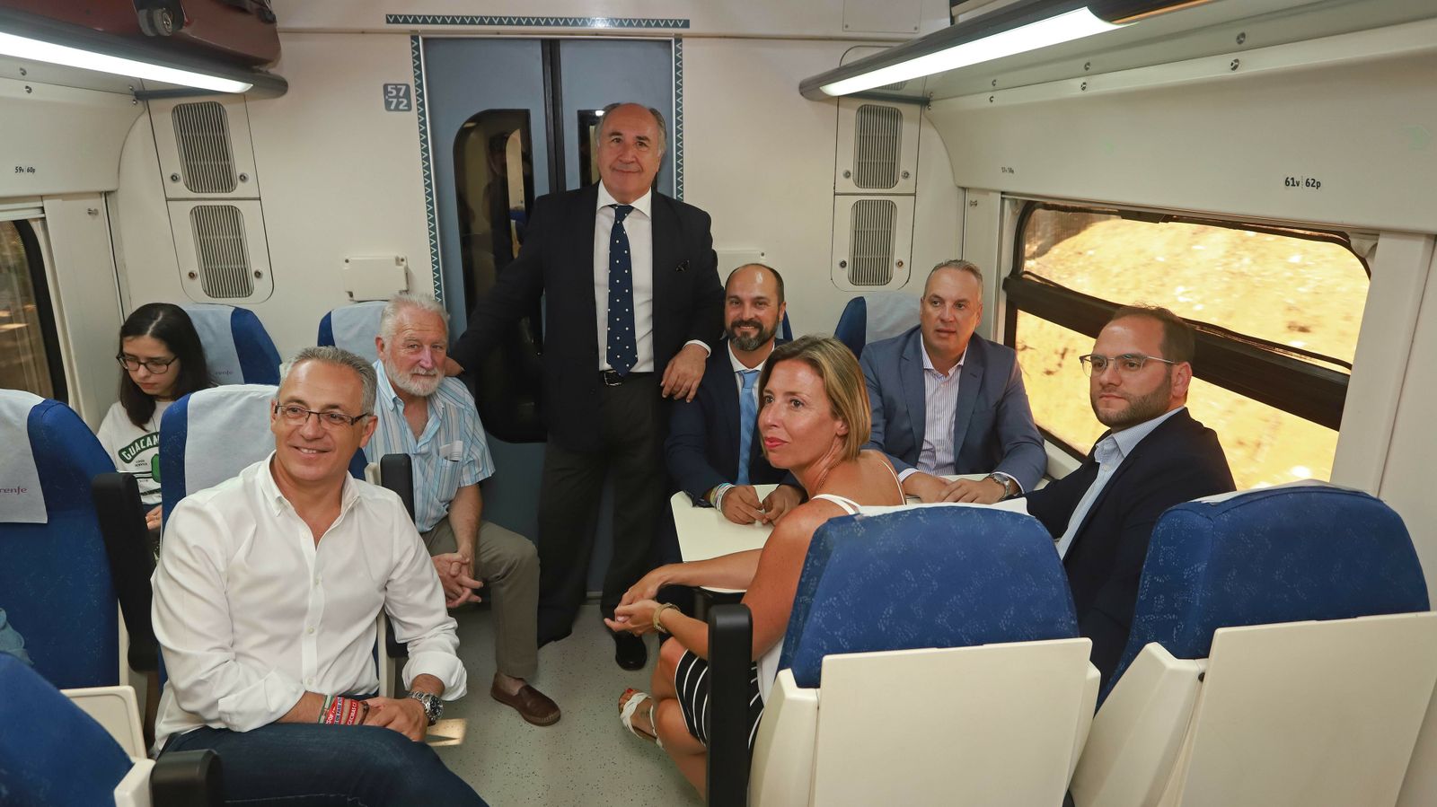 Las mejores fotos del viaje reivindicativo de los alcaldes a Ronda en tren