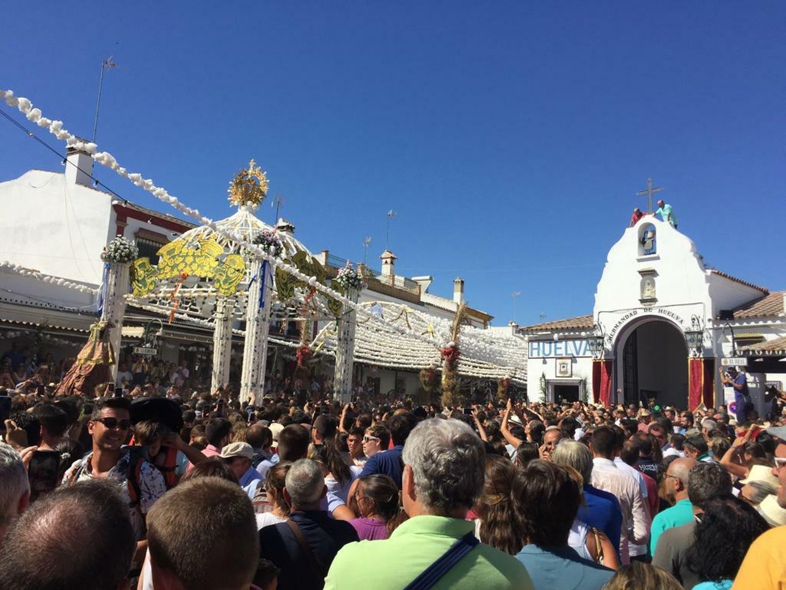 La Virgen llega a la Hermandad de Huelva.