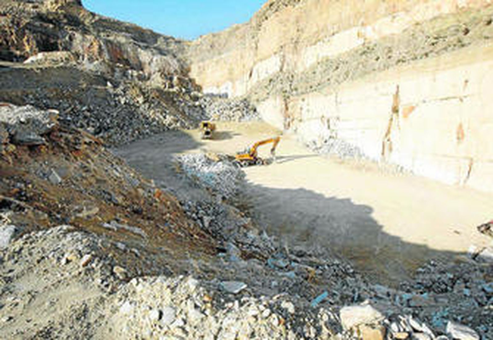 La industria extractiva de áridos facturaba, sumando el transporte, 52 millones de euros de facturación antes de la crisis.