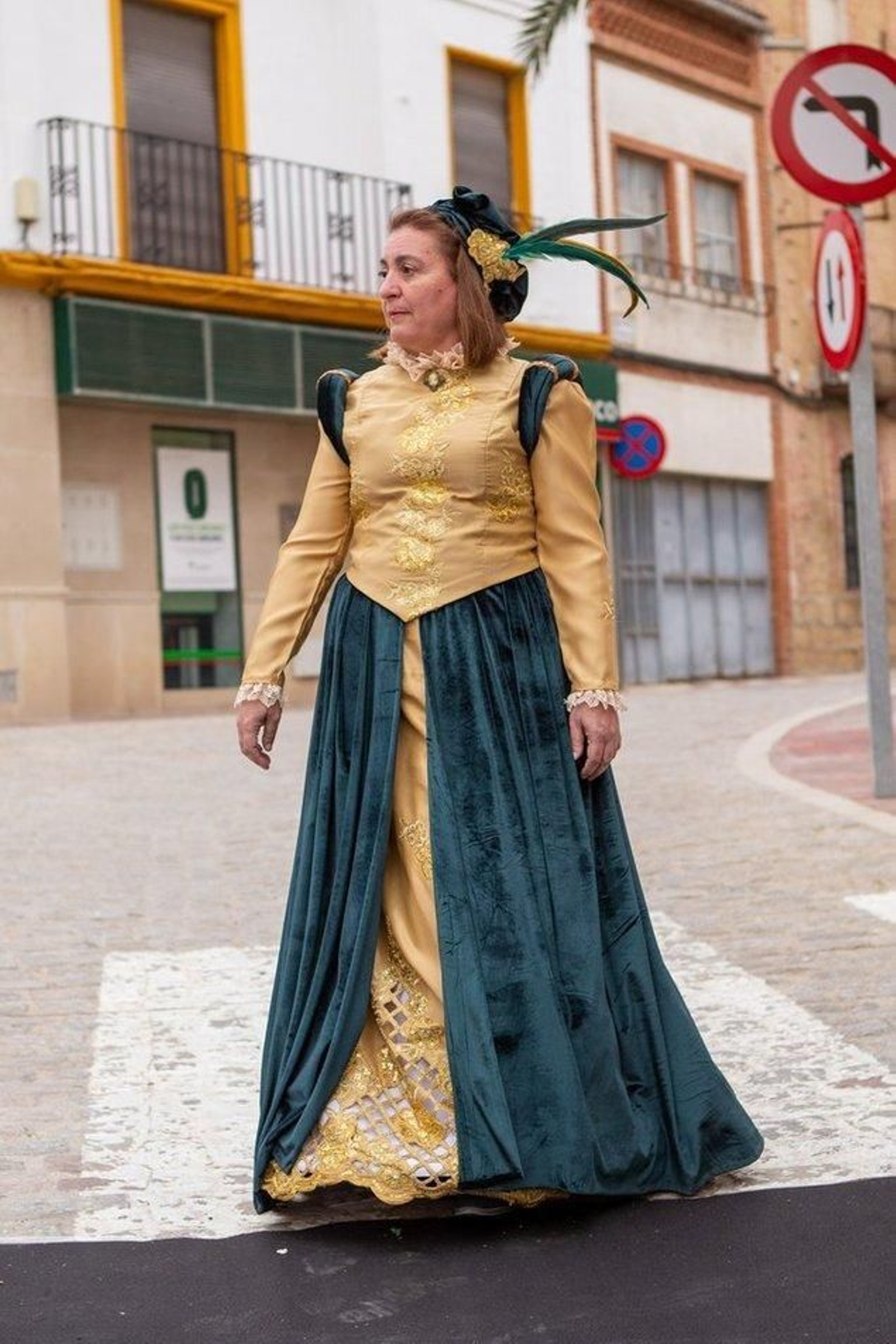 Desfile de los trajes renacentistas confeccionados por mujeres de Cazalilla.