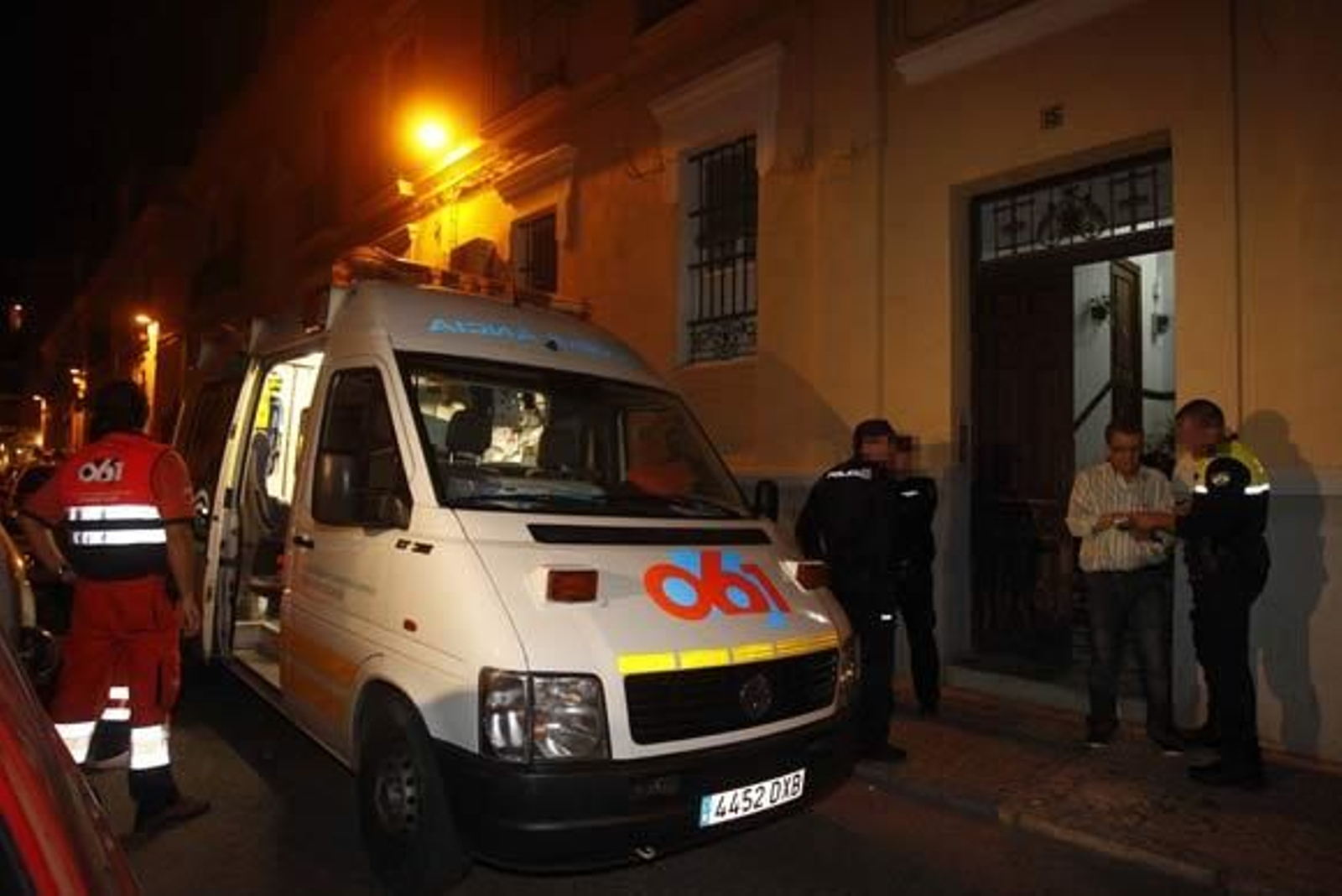 El 061 acudió hasta la calle Luis Cadarso.

Foto: Antonio Pizarro