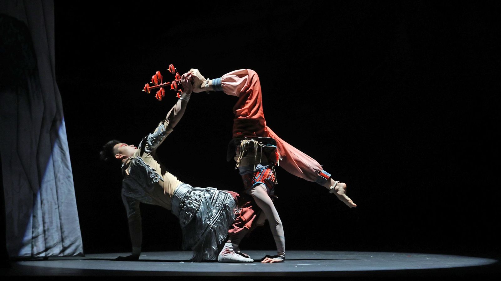 Imágenes del 'Gran Circo Acrobático de China' en el Teatro Villamarta