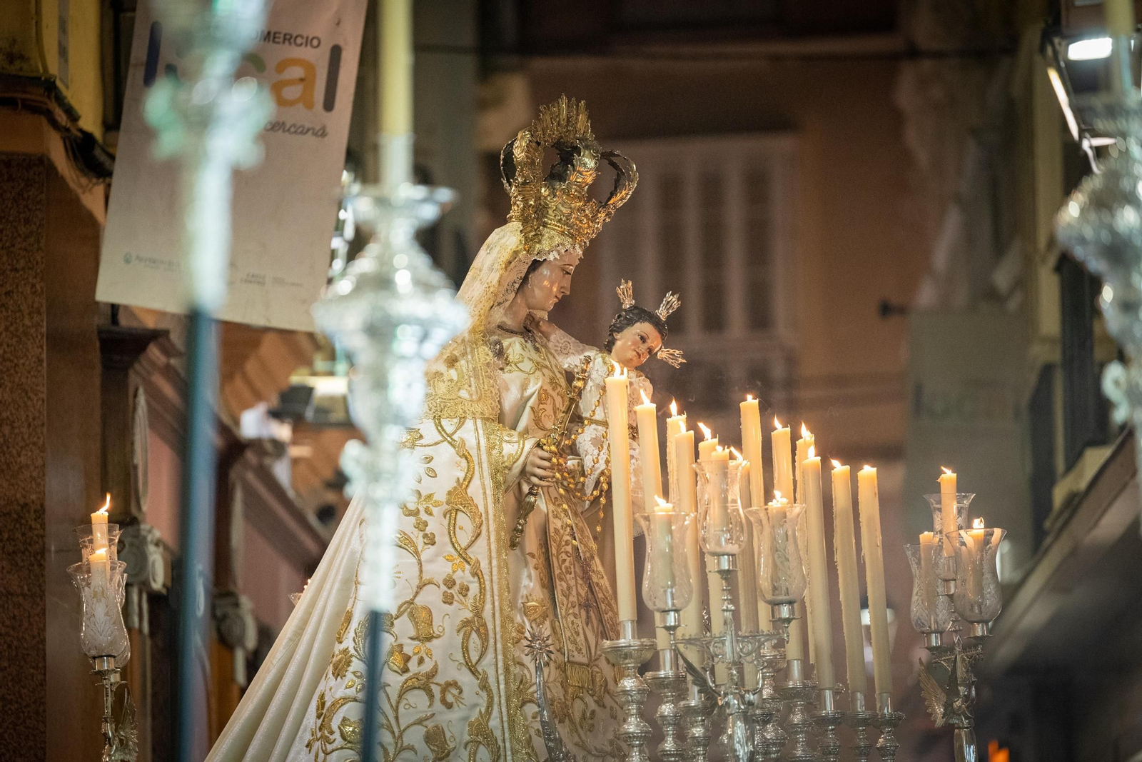 Imágenes de la primera salida de la Virgen del Rosario