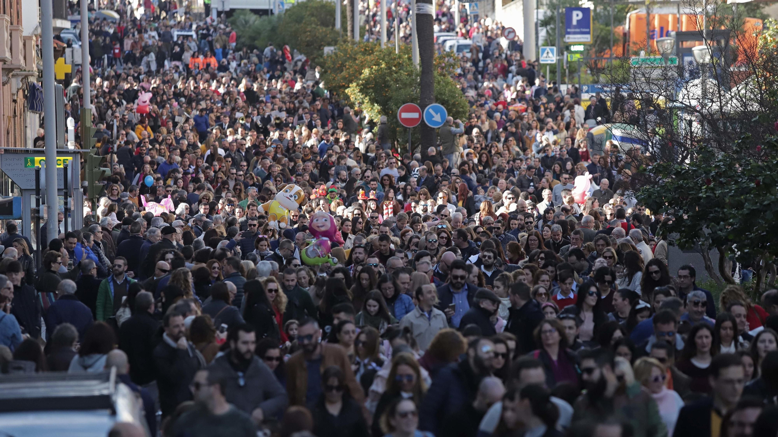 Imágenes del arrastre de latas en Algeciras