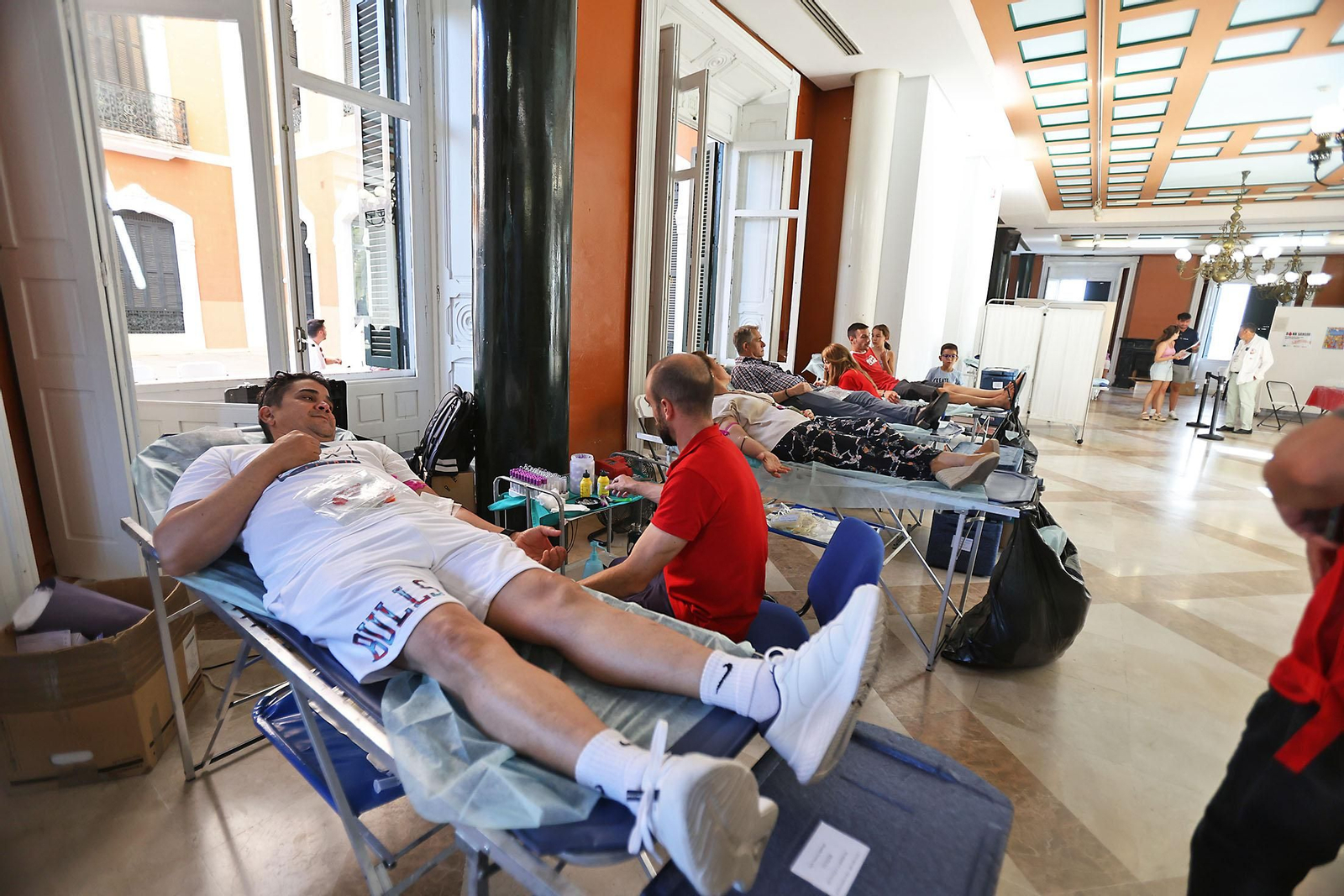 Imágenes de la macrocolecta de sangre en la Casa Colón de Huelva