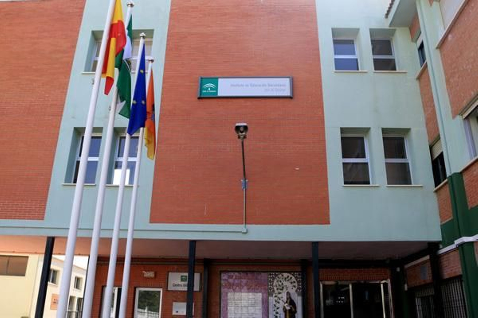 Fachada del instituto Al-Baytar de Benalmádena.
