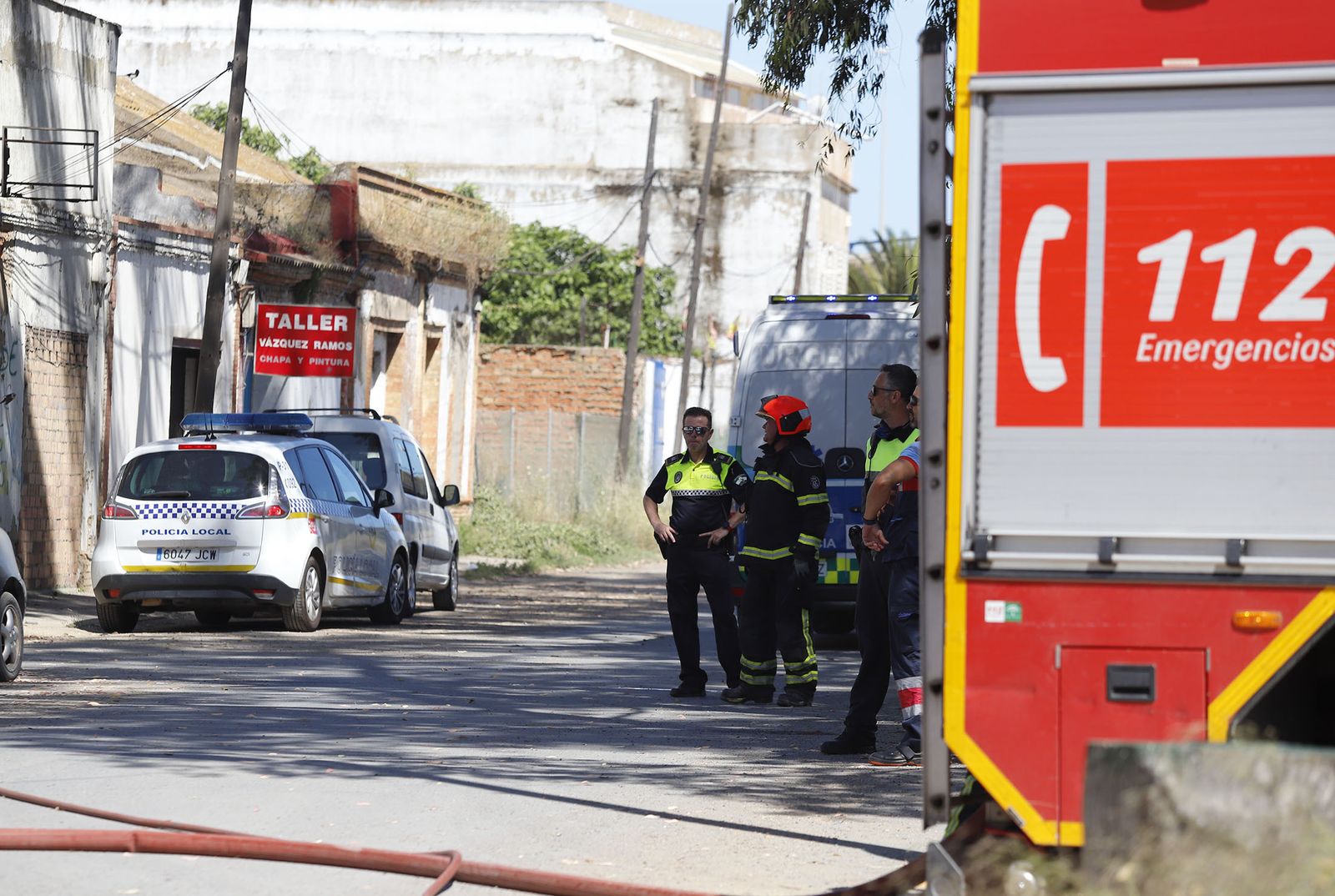 Incendio en las casas abandonadas de la calle Valverde del Camino en Huelva