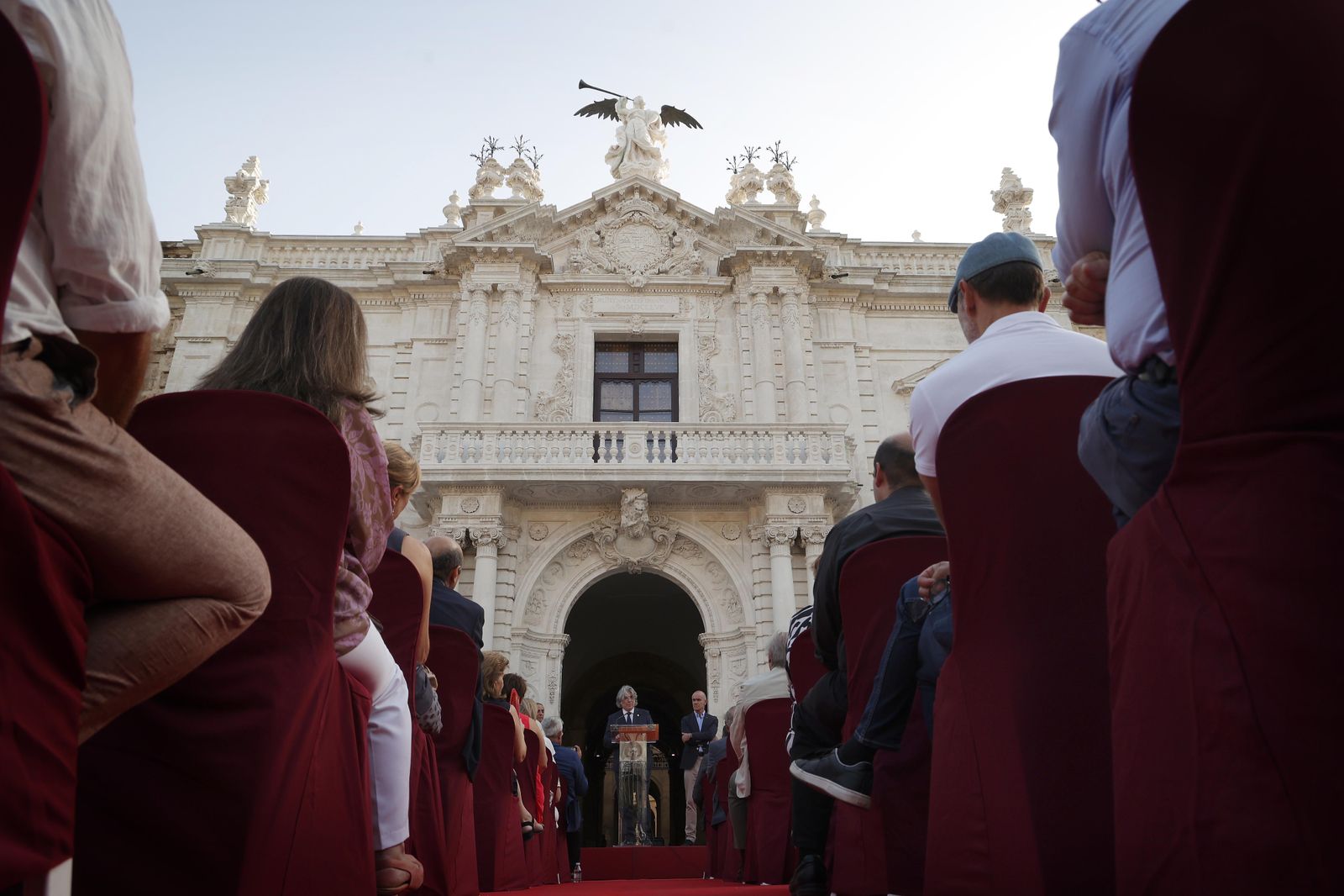 Fachada principal del Rectorado de la US, ya restaurada.