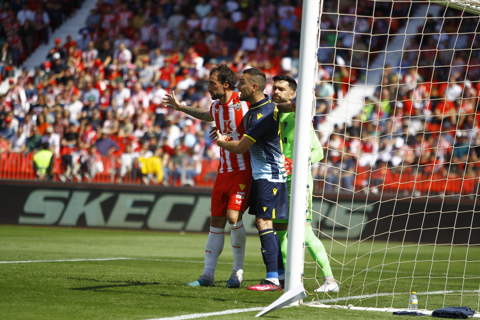 Imágenes del partido de la Liga Santander U.D. Almería-Cádiz C.F.