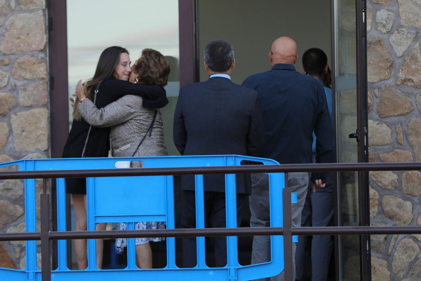 La hija de Blanca Fernández Ochoa llega a la capilla ardiente