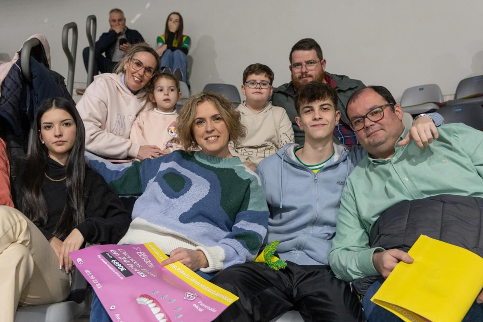 La fiesta amarilla en la goleada del Jaén FS al Barça, en imágenes