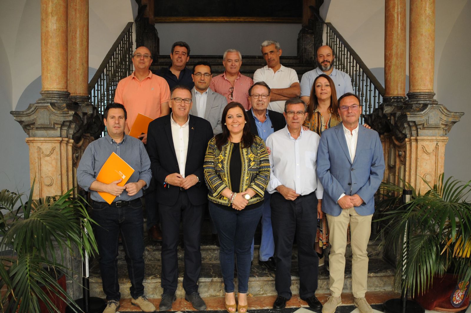 Ana Carrillo, en el centro, con los responsables de los Grupos de Desarrollo Rural