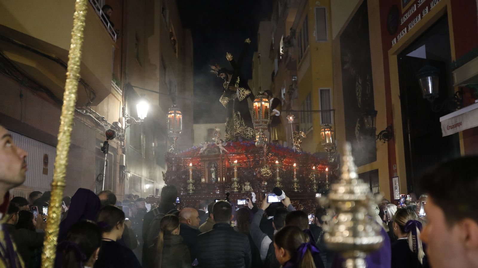 Fotos del Jueves Santo en La Línea: Perdón y la Salud, Gran Poder y Angustias