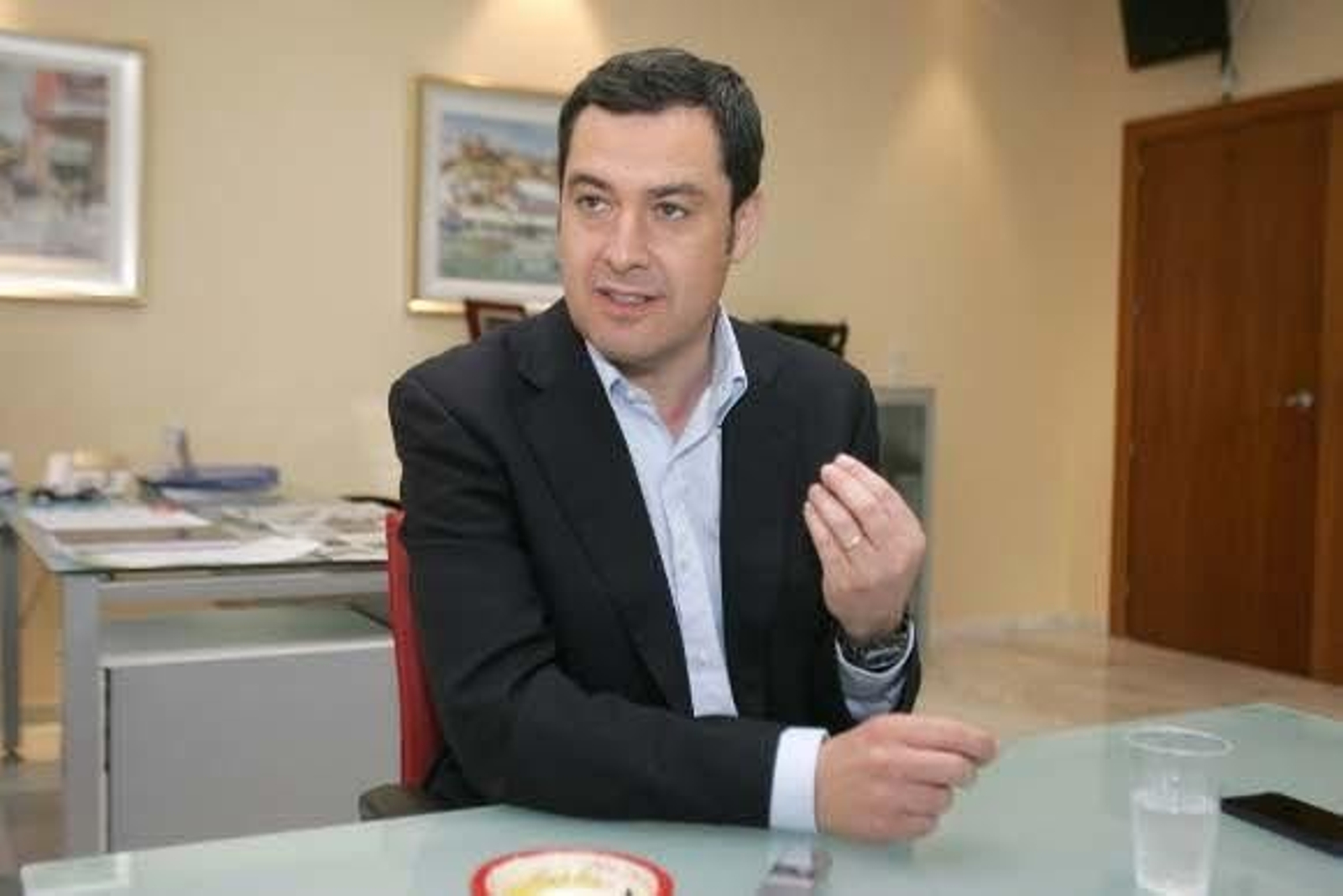 Moreno dice que le "encabrona" la corrupción y contrapone las disculpas de Rajoy a la "falta de explicaciones" de Díaz