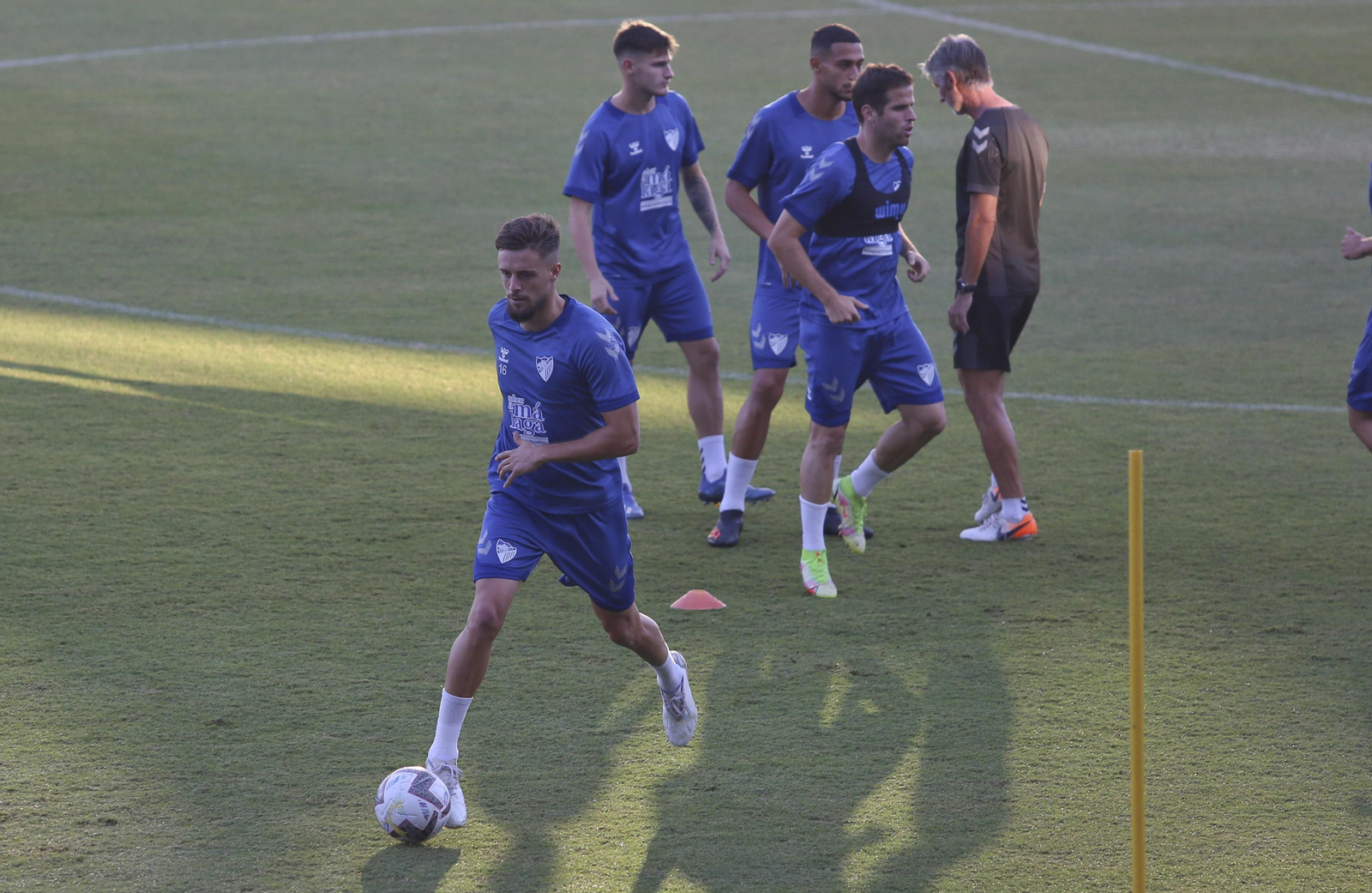 Galería de fotos: Lumor sigue como uno más en una sesión complicada para el Málaga CF Galería de fotos: Lumor sigue como uno más en una sesión complicada para el Málaga CF