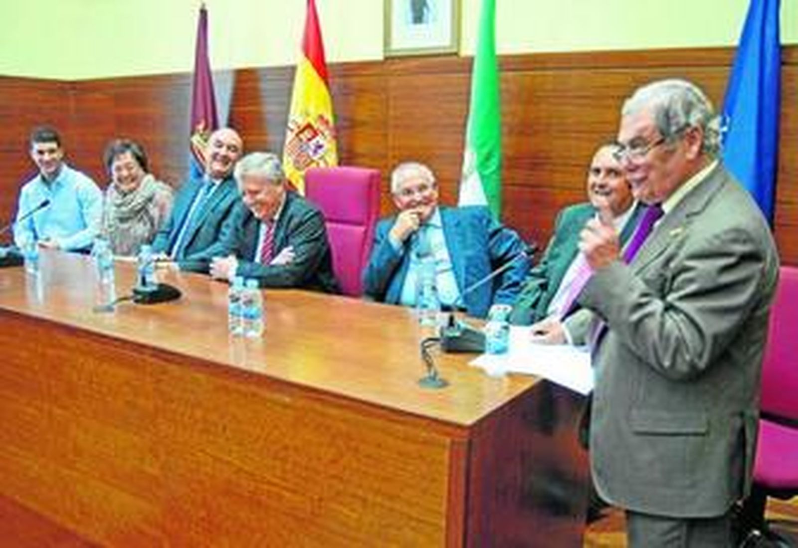 Momento de la intervención de Juan Izquierdo ante los Reyes Magos, la Estrella de Oriente, el Cartero Real y el alcalde.