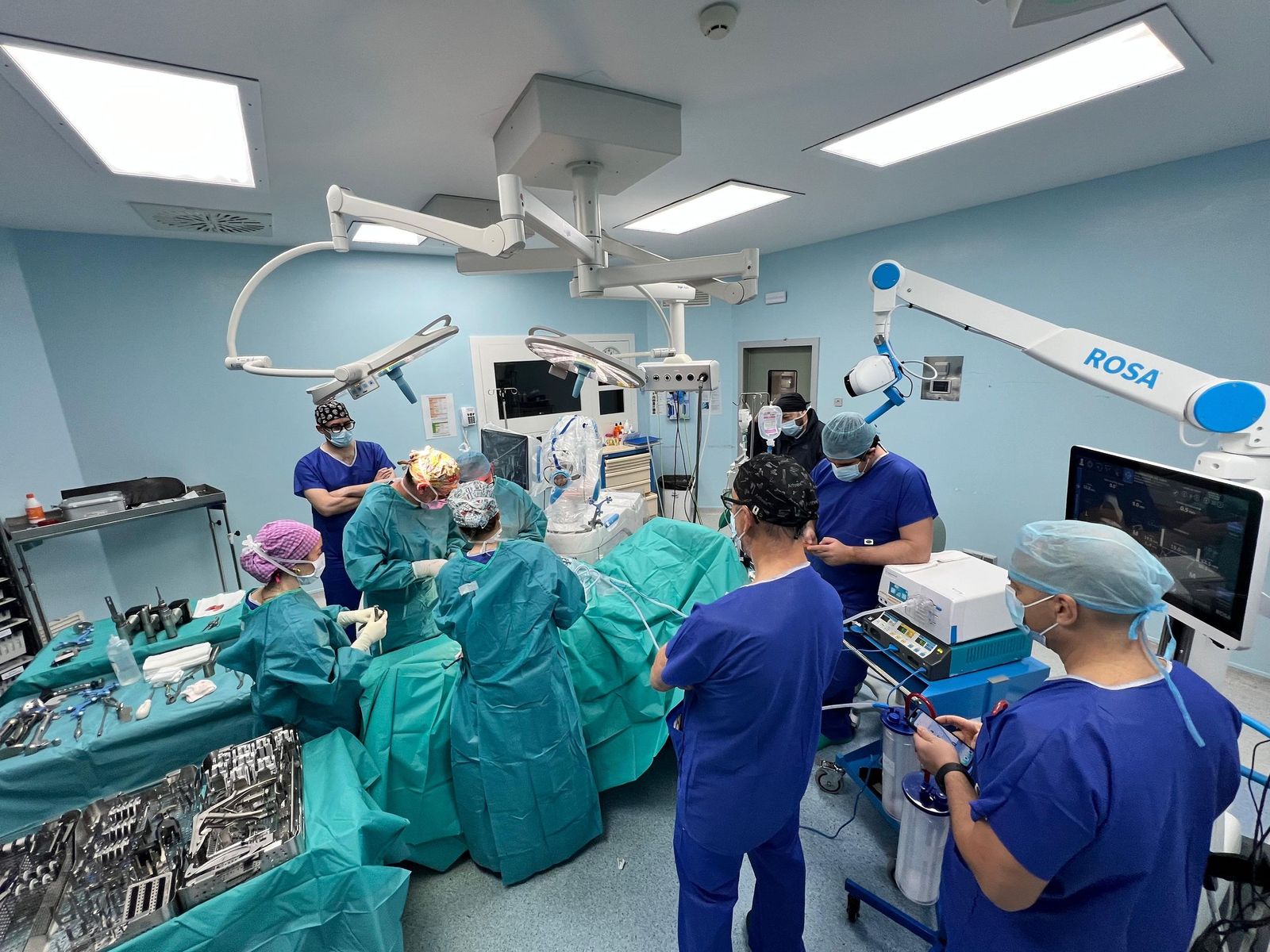 Operación con cirugía robótica en el hospital Viamed Santa Ángela de la Cruz.