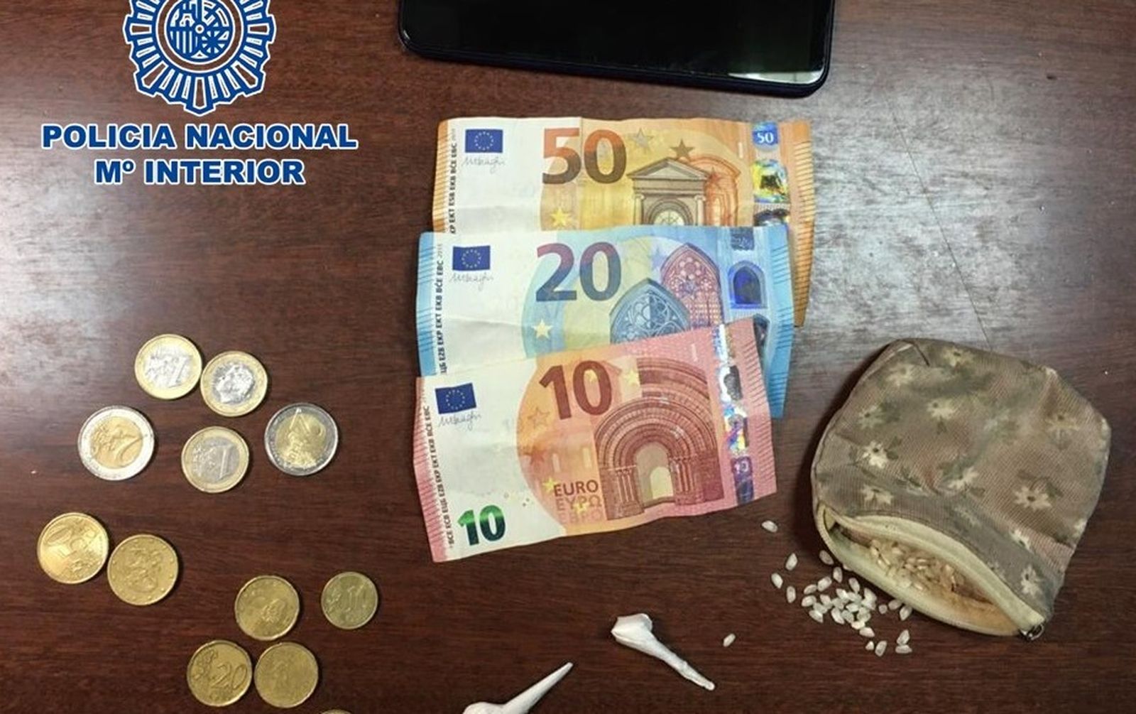 Objetos intervenidos al detenido.