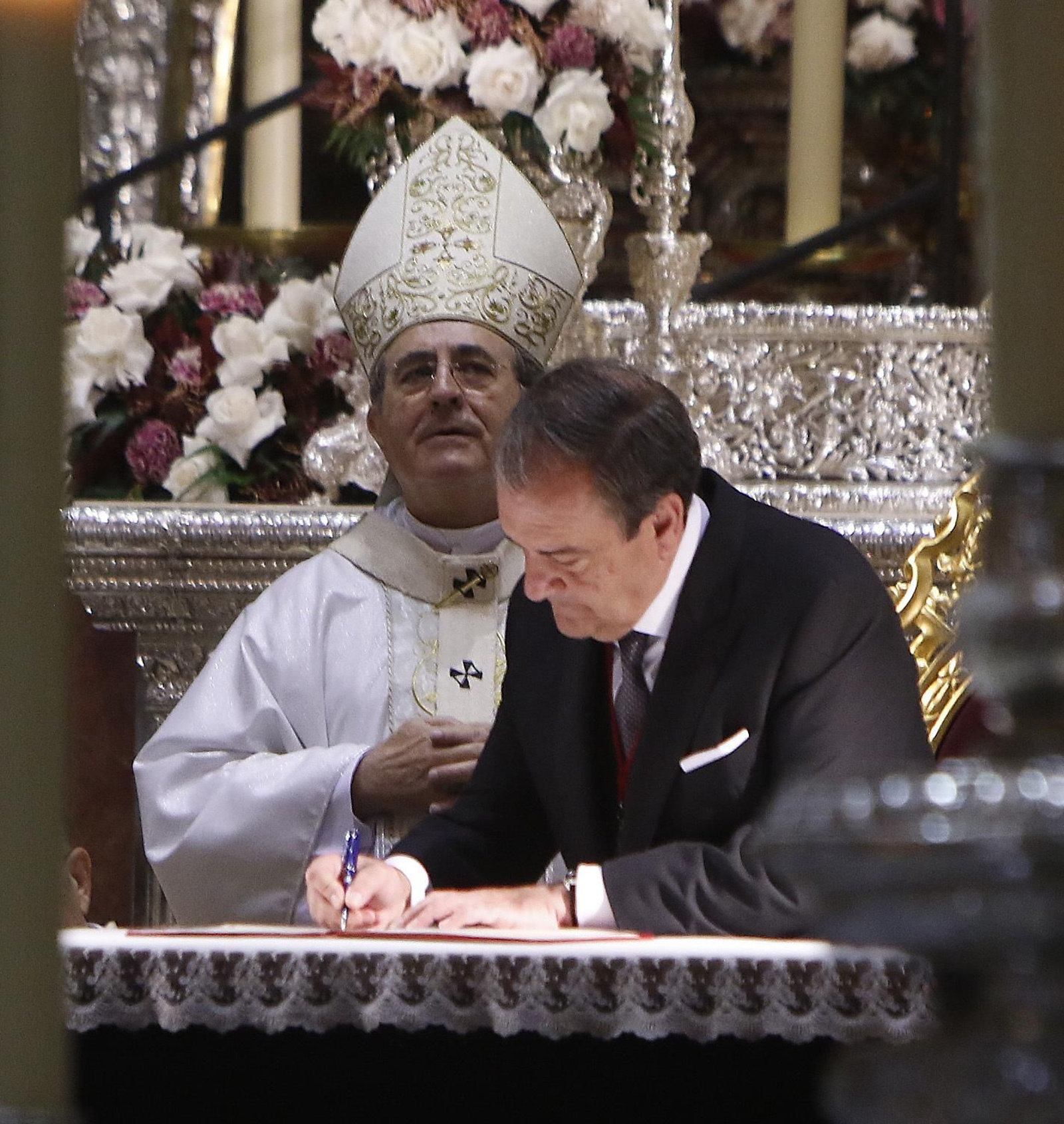 La coronación y el regreso de la Virgen de la Salud, en imágenes