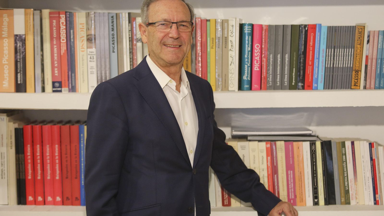 Juan Cobalea posa para la entrevista en la sede de la Fundación Málaga. Juan Cobalea posa para la entrevista en la sede de la Fundación Málaga.