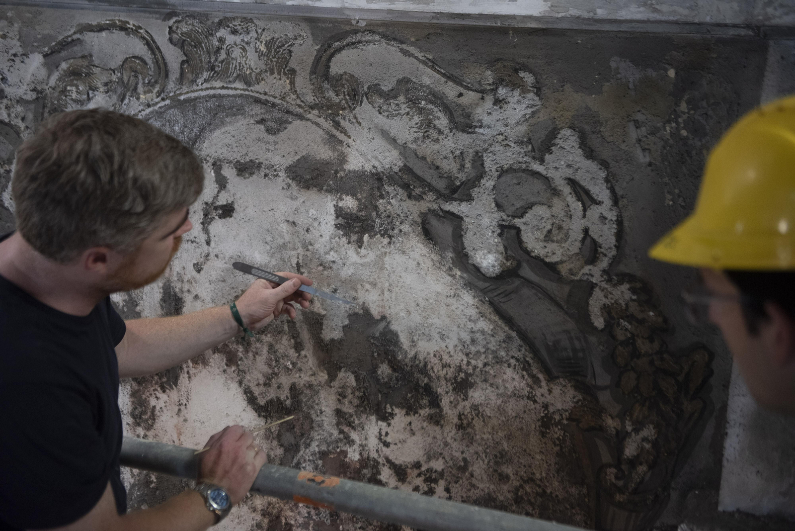 Todas las imágenes de la restauración de las pinturas en la Parroquia de la Magdalena