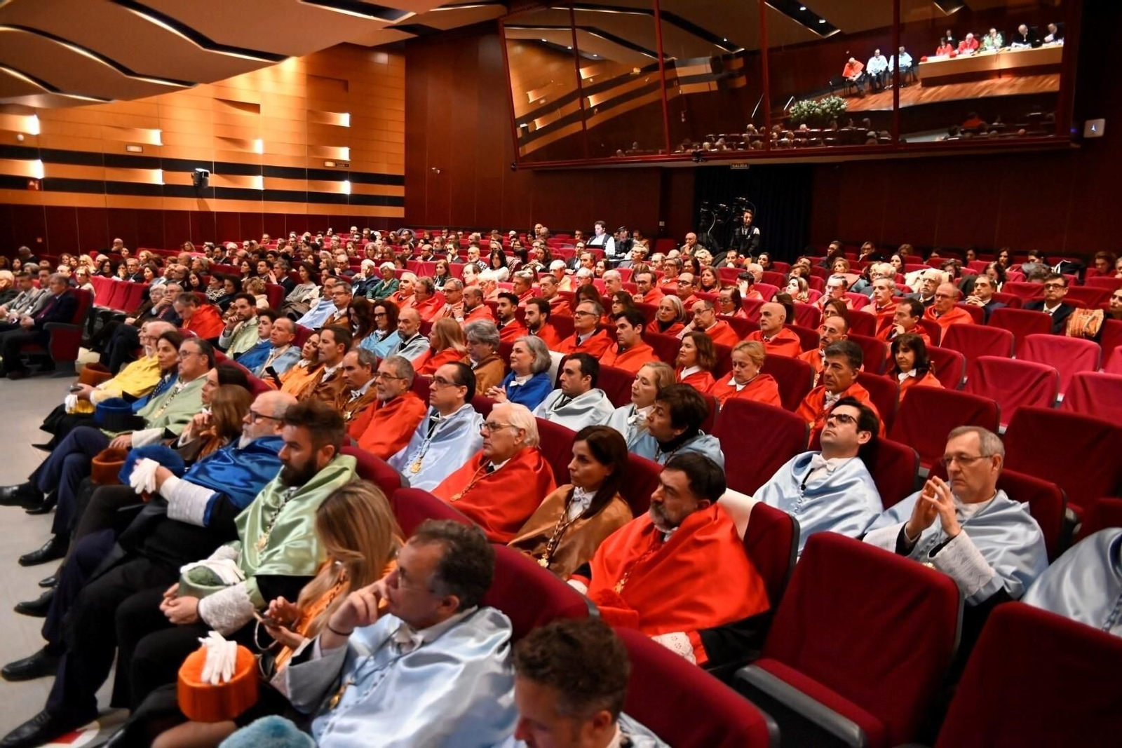 Las fotografías de la investidura de Pilar León-Castro y Rafael Illescas como doctores honoris causa en Córdoba