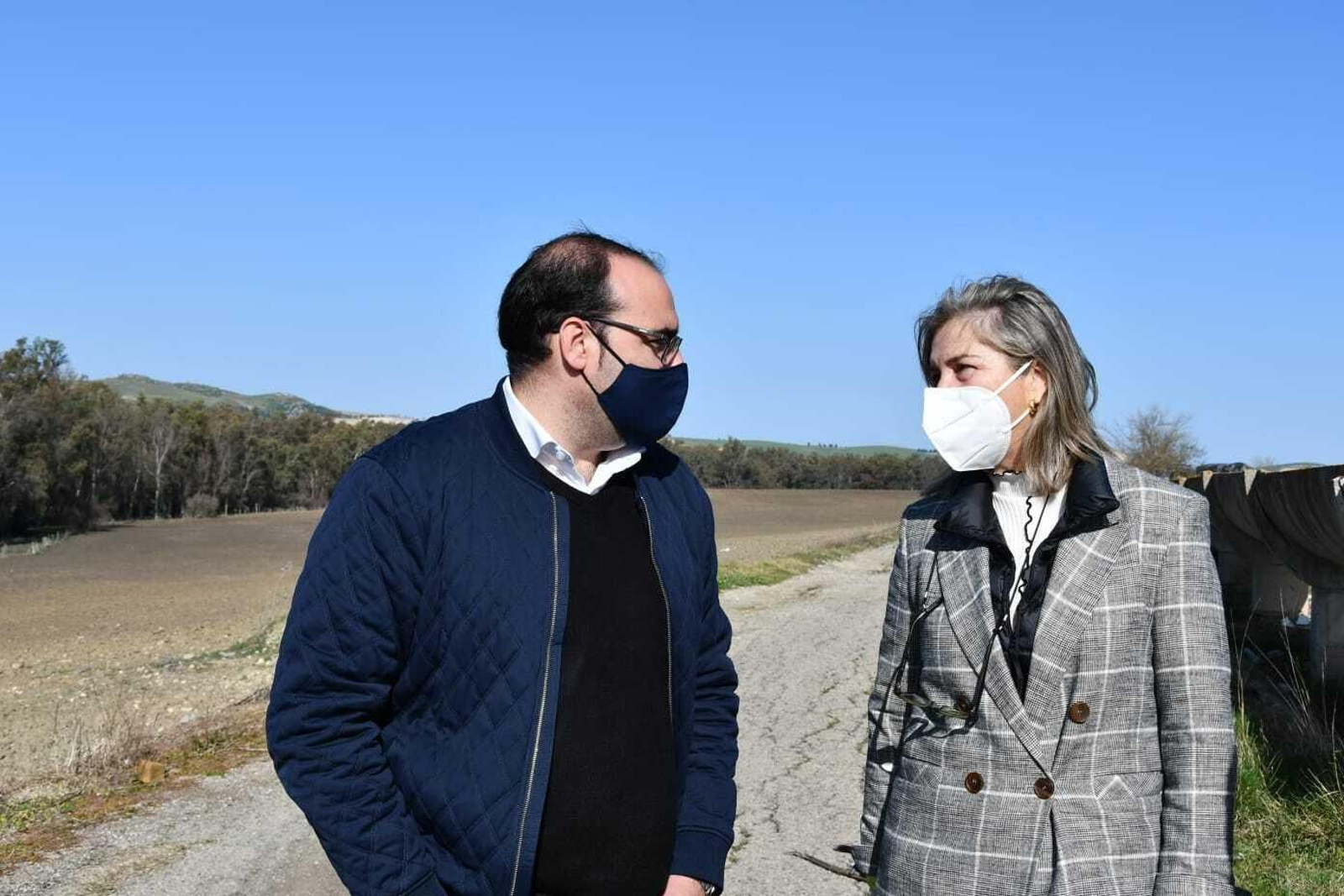 El alcalde Hugo Palomares y la delegada provincial Ana Bertón. El alcalde Hugo Palomares y la delegada provincial Ana Bertón.