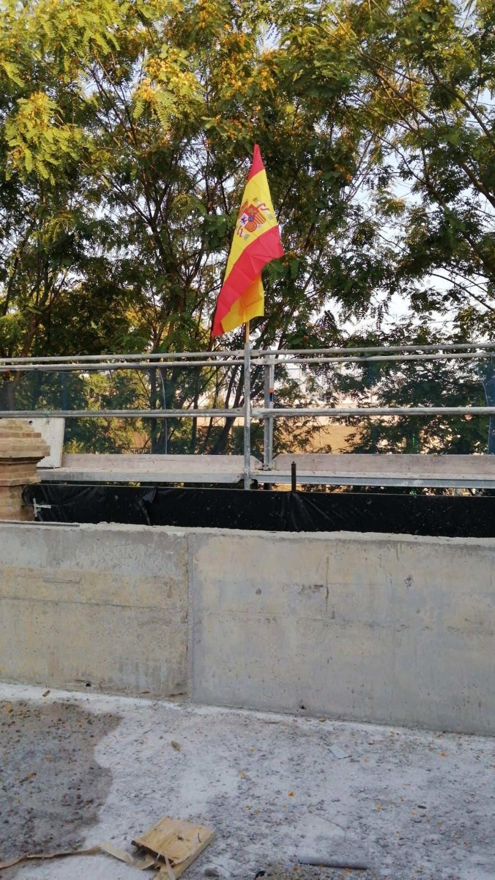 Bandera en el nuevo espacio que ocupará en San Jacinto  el hotel de cinco estrellas GL.