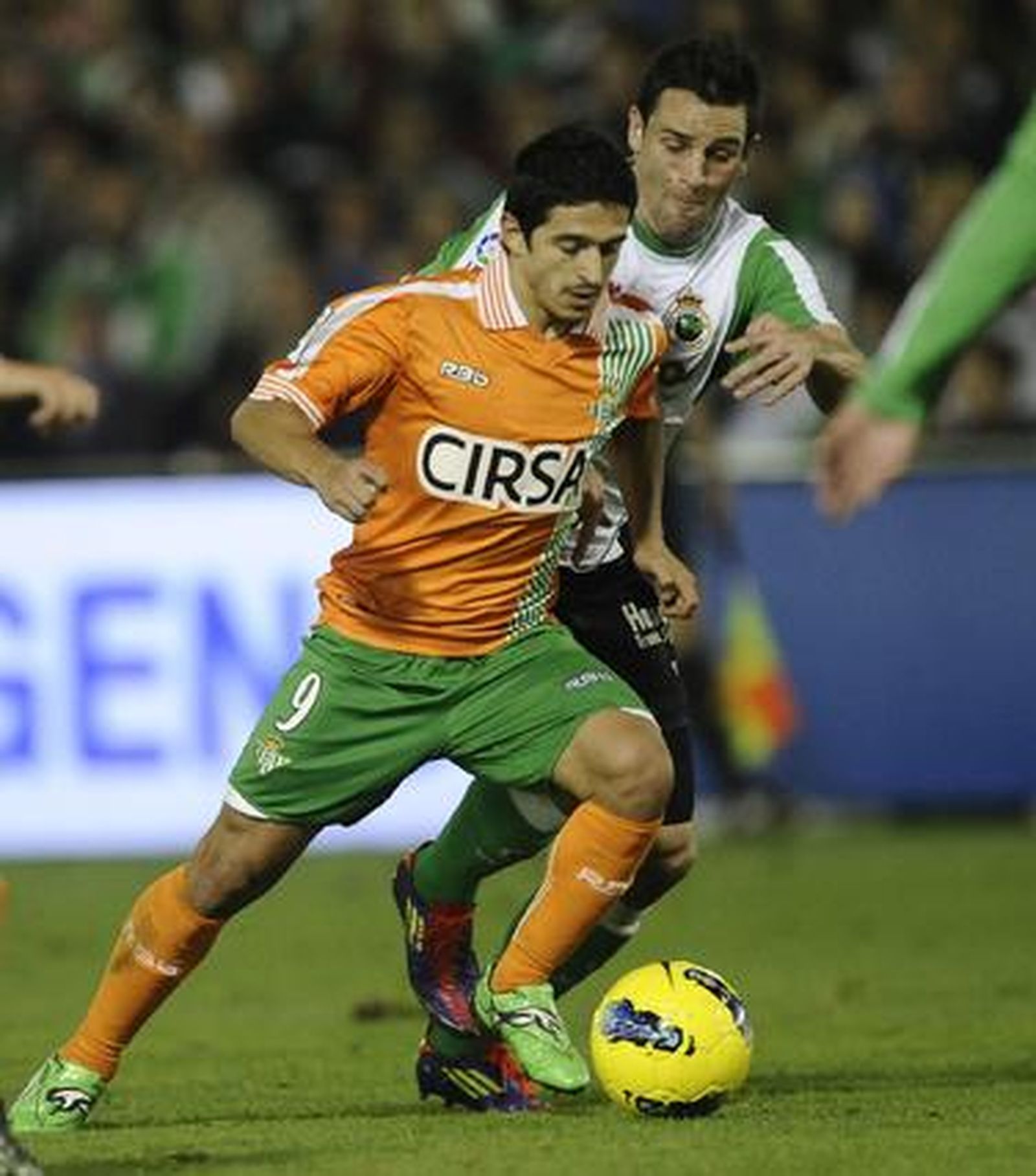 El Betis acumula su sexta derrota seguida tras caer con el Racing en Santander (1-0). / LOF