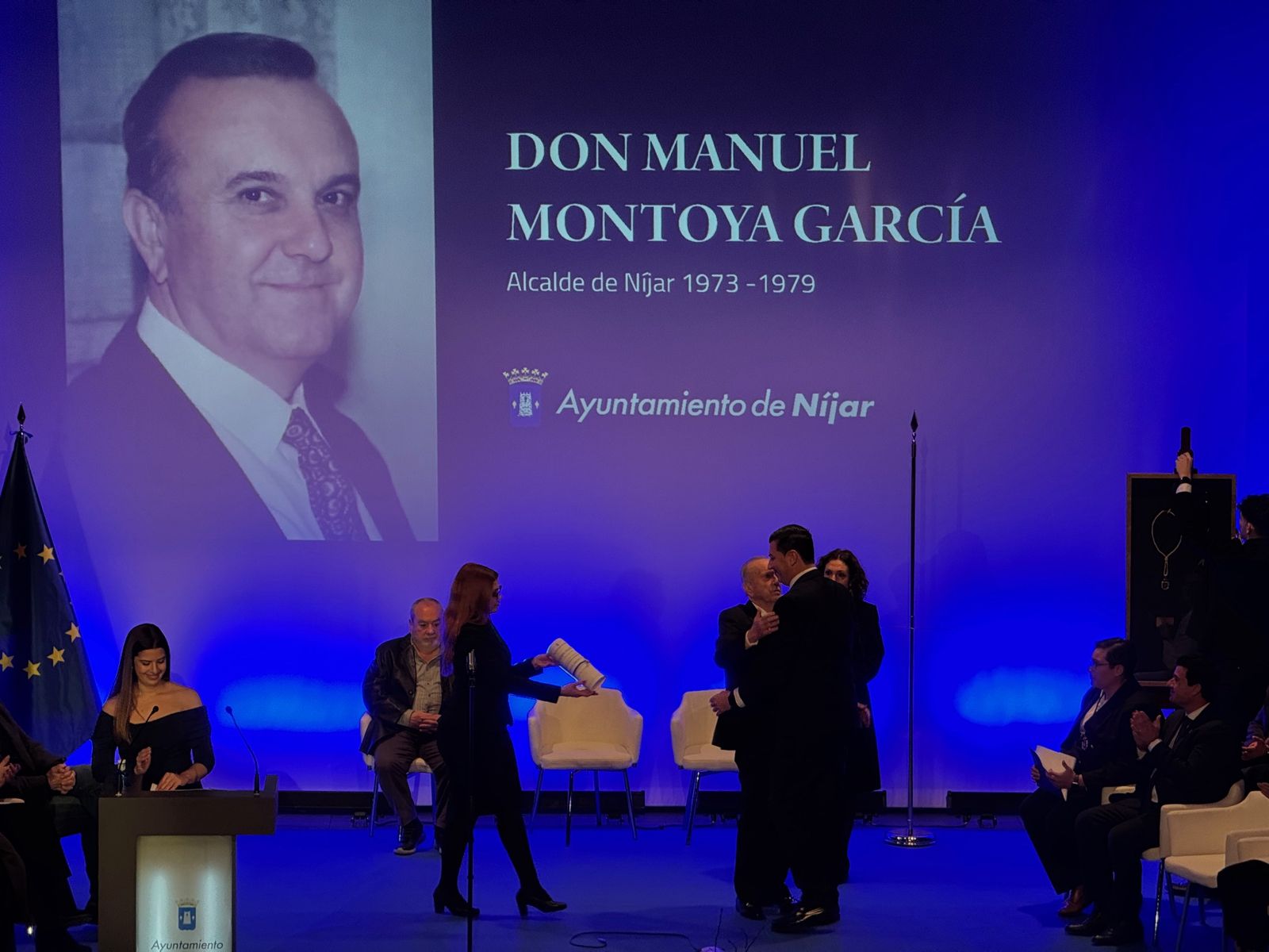 Níjar refuerza su sentimiento de pertenencia con el estreno de dos símbolos: himno y bandera