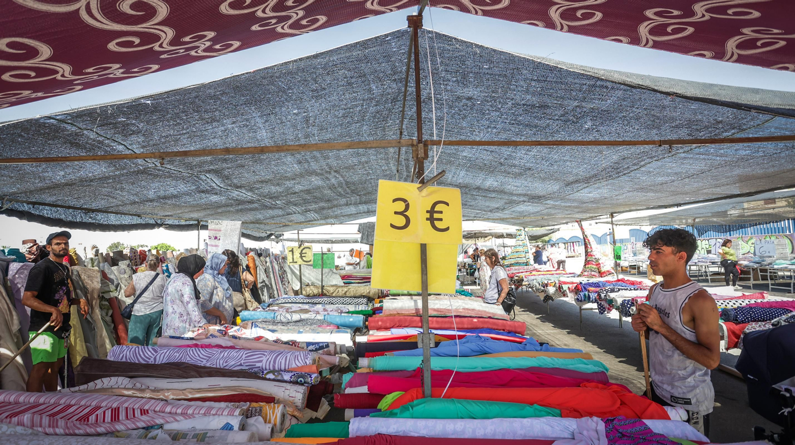 Así está el mercadillo de los lunes de Jerez, en imágenes