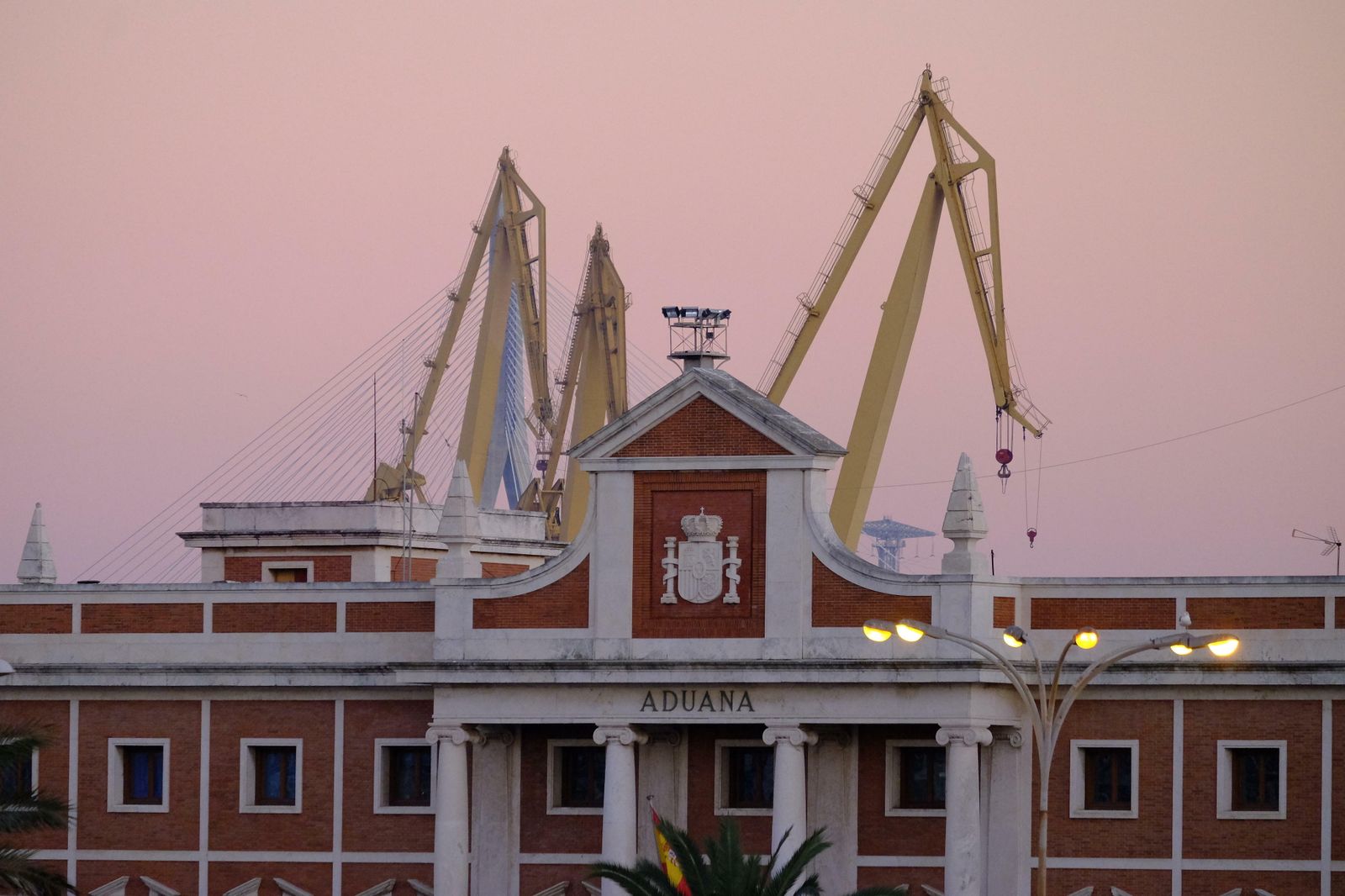 El edificio de La Aduana se encuentra en la plaza de Sevilla.
