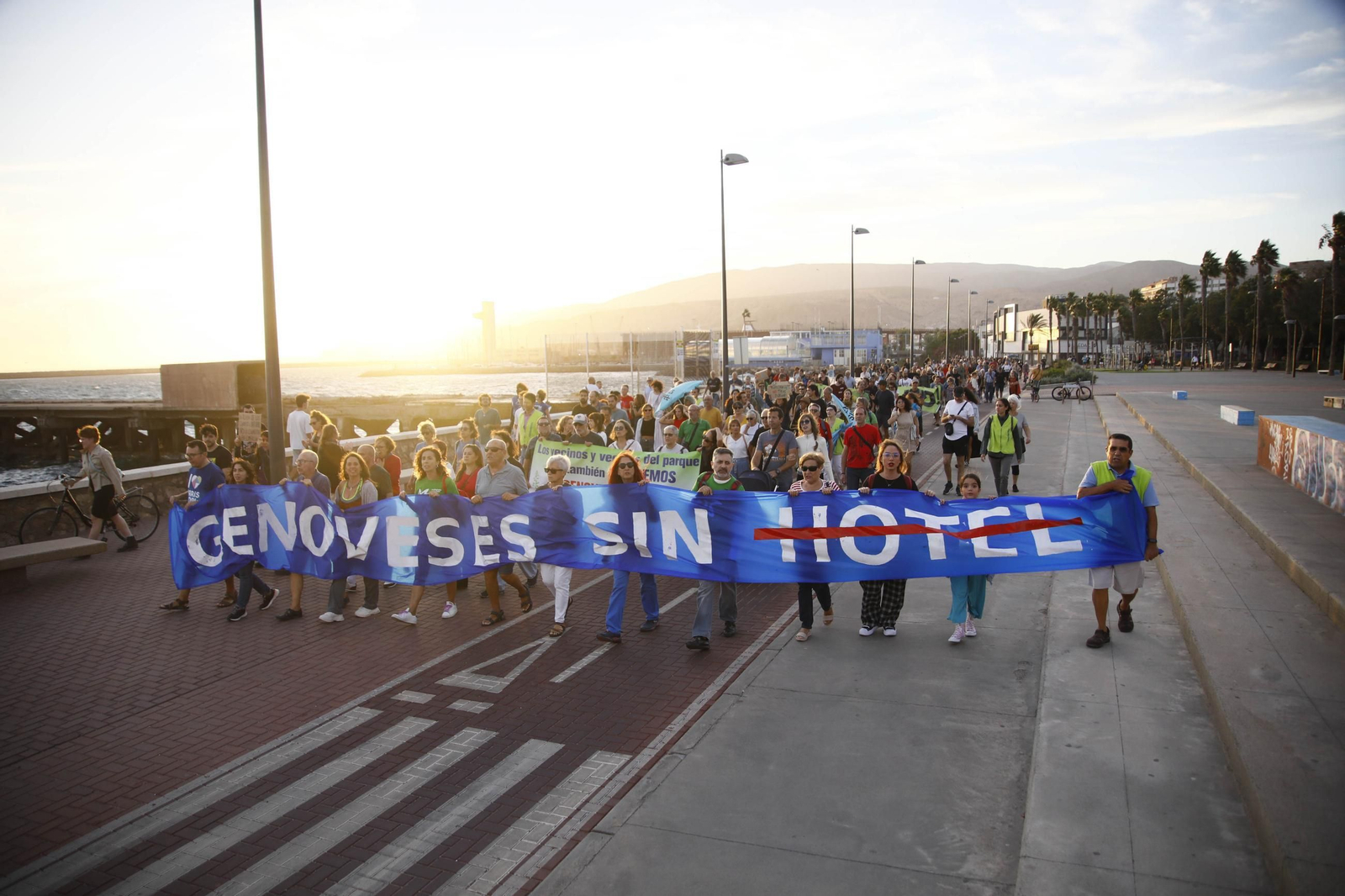 La manifestación "Genoveses sin hotel", en imágenes
