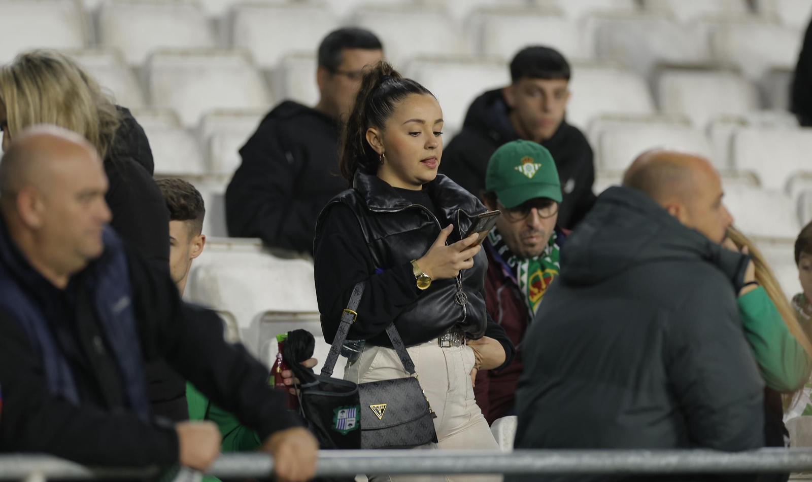 Búscate en las fotos del Betis - Helsinki