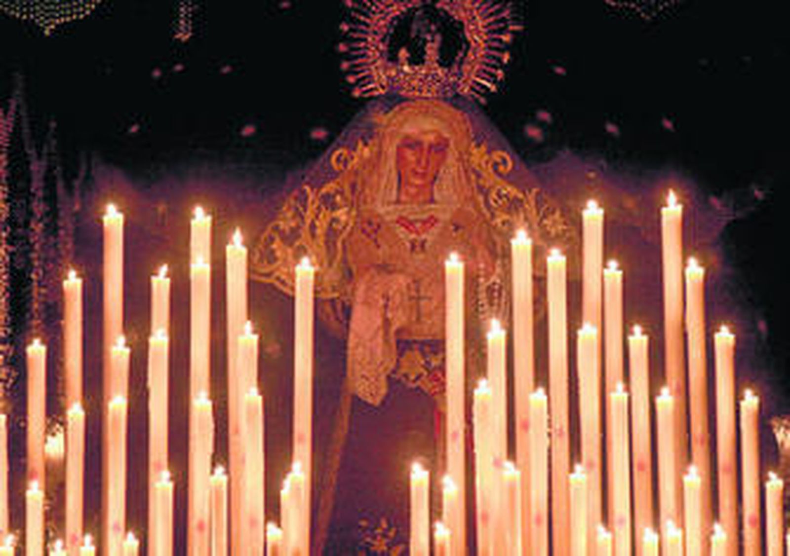 María Santísima de los Dolores, deslumbrante ayer en su desfile procesional.
