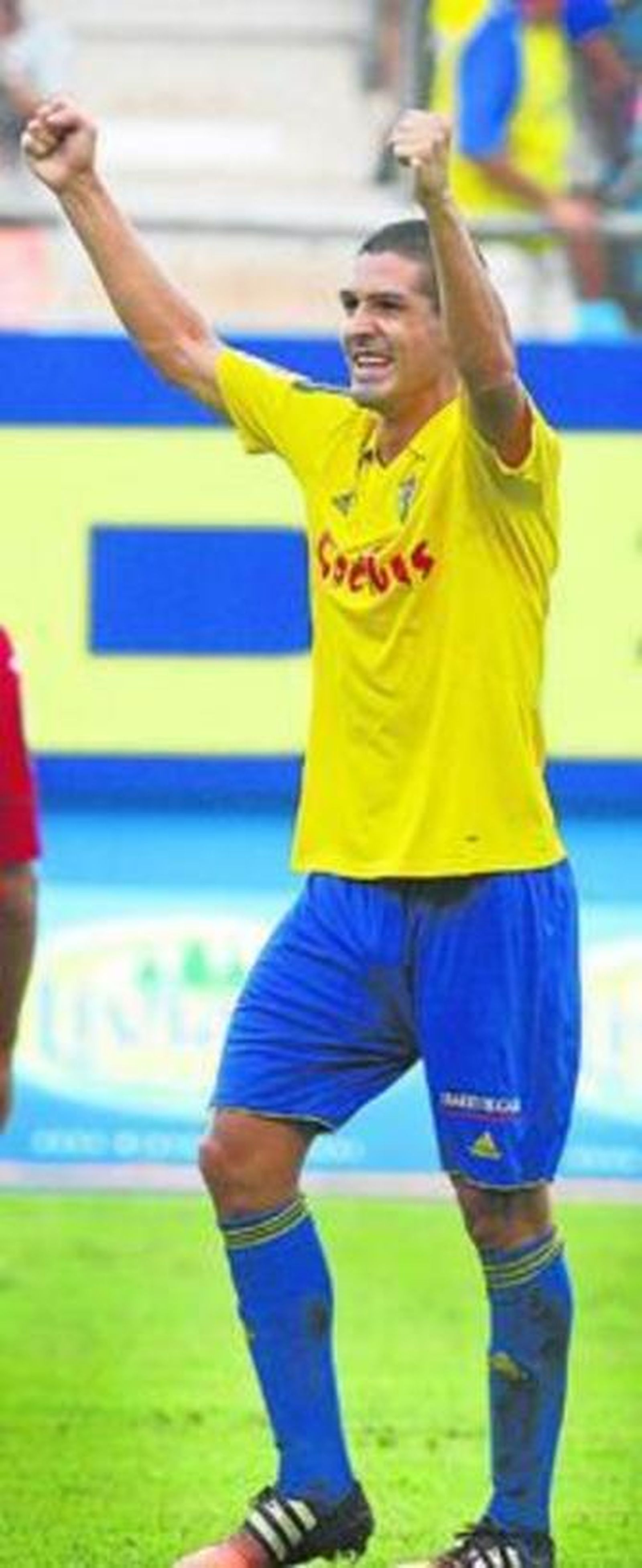 Garrido alza los puños para celebrar una victoria.