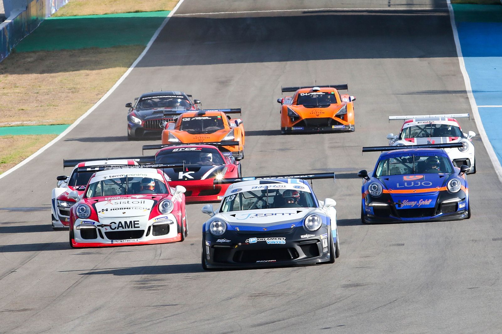 Un momento de la carrera del CER en la categoría GT.