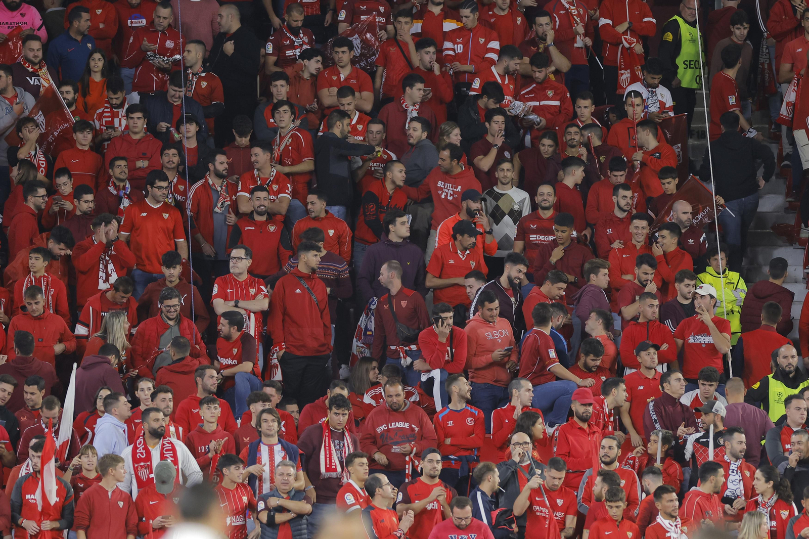 Búscate en las fotos del Sevilla-Arsenal