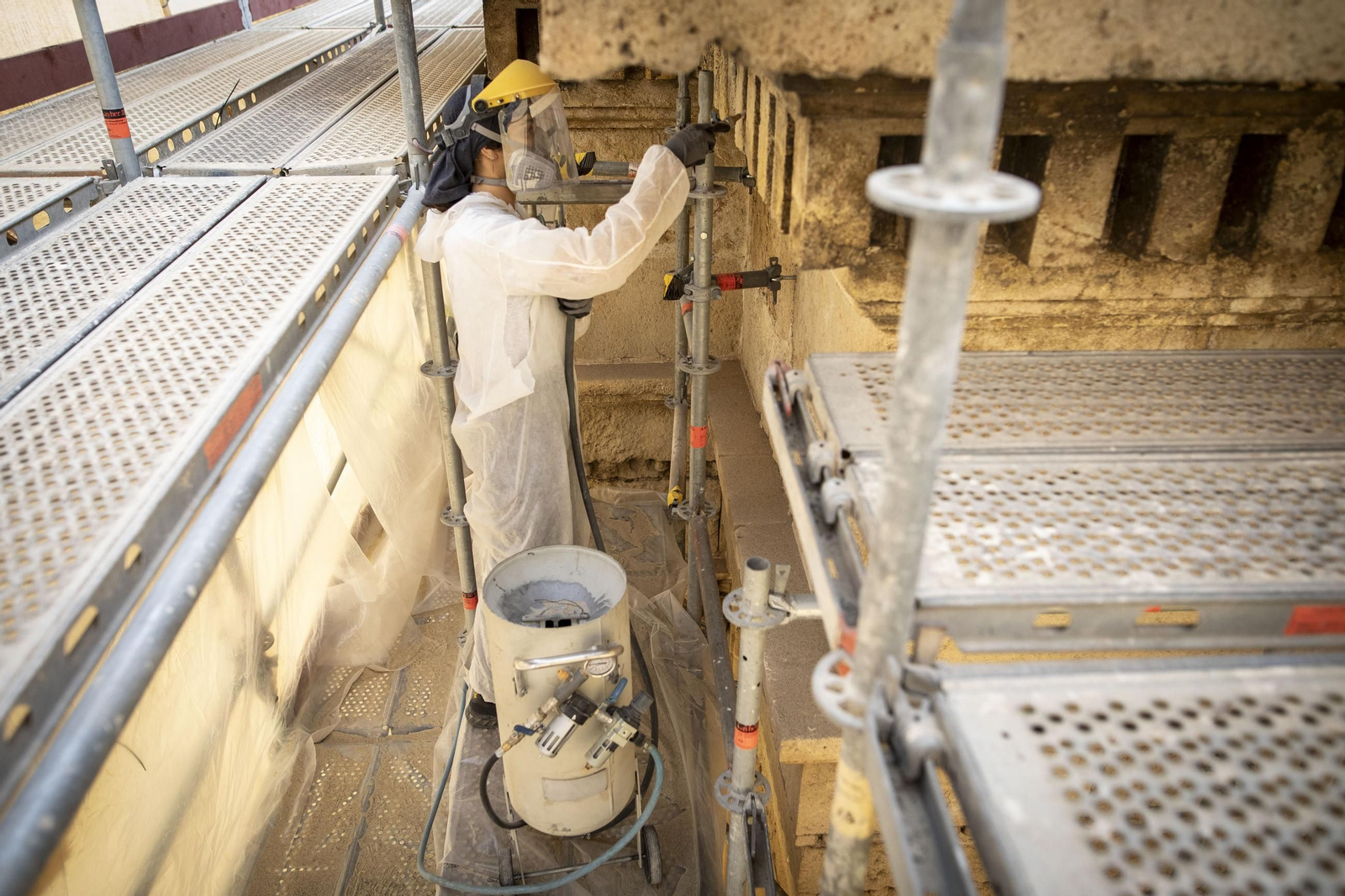 La restauración de la torre de la Catedral de Granada, desde dentro