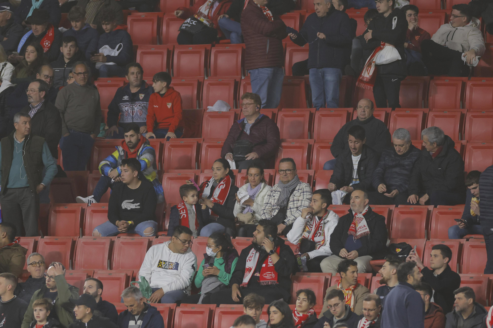 Búscate en las fotos del SEVILLA FC-PSV EINDHOVEN